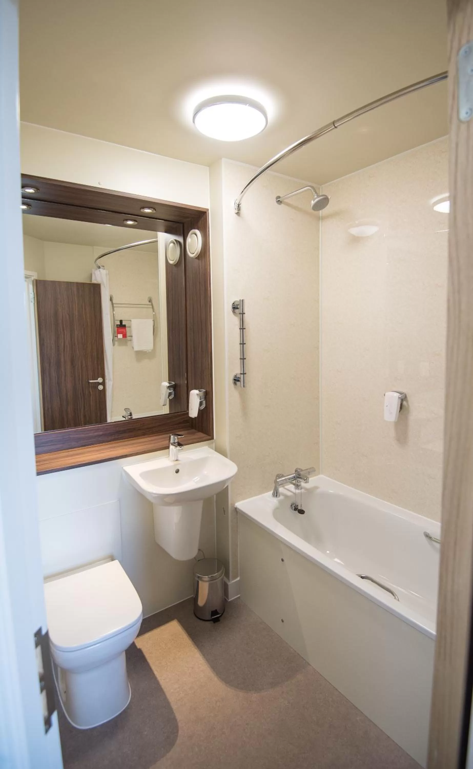 Bathroom in Queen of the Loch, Balloch by Marston's Inns