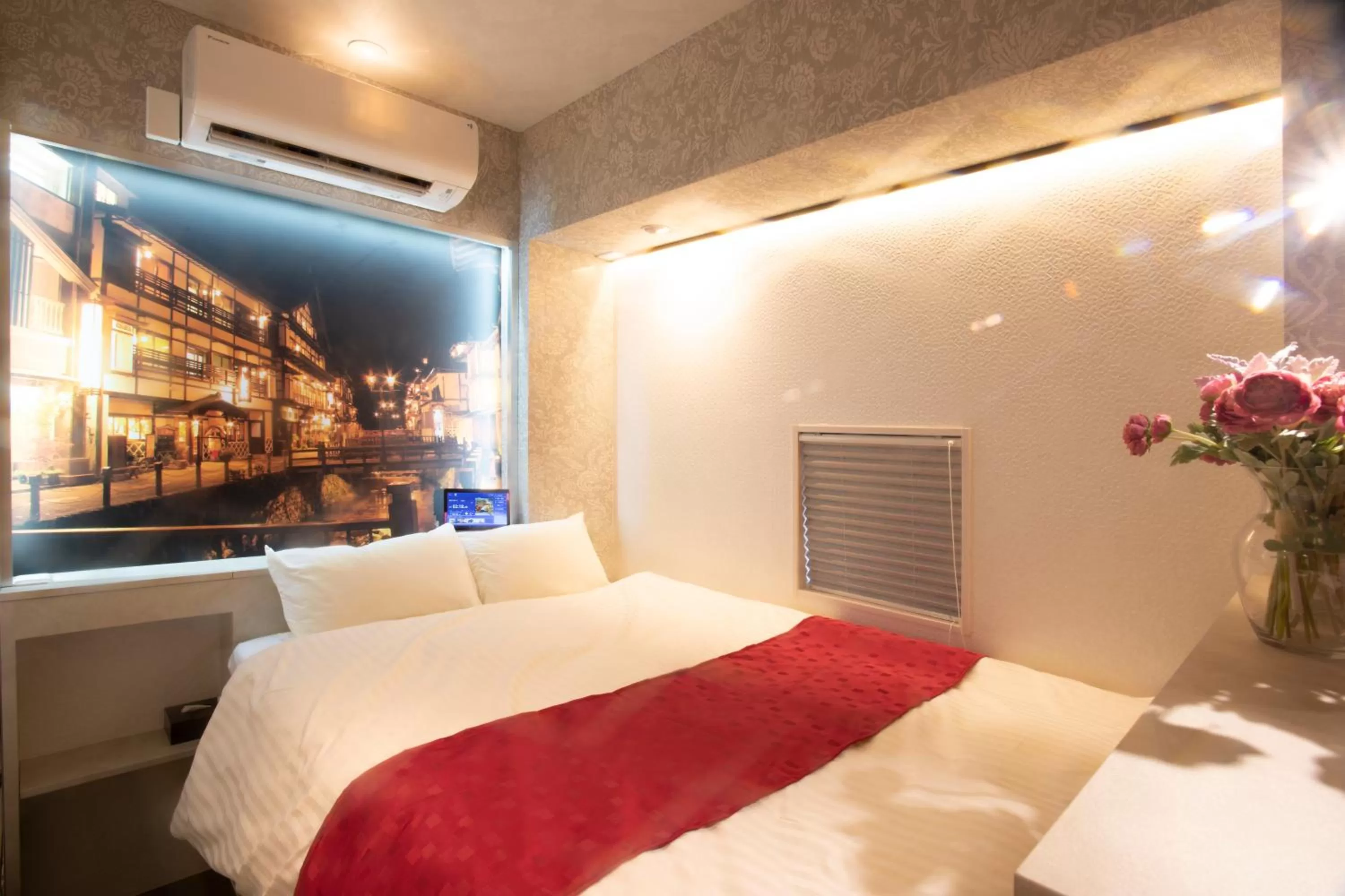 Bed in Pinpon Hotel Hiroshima