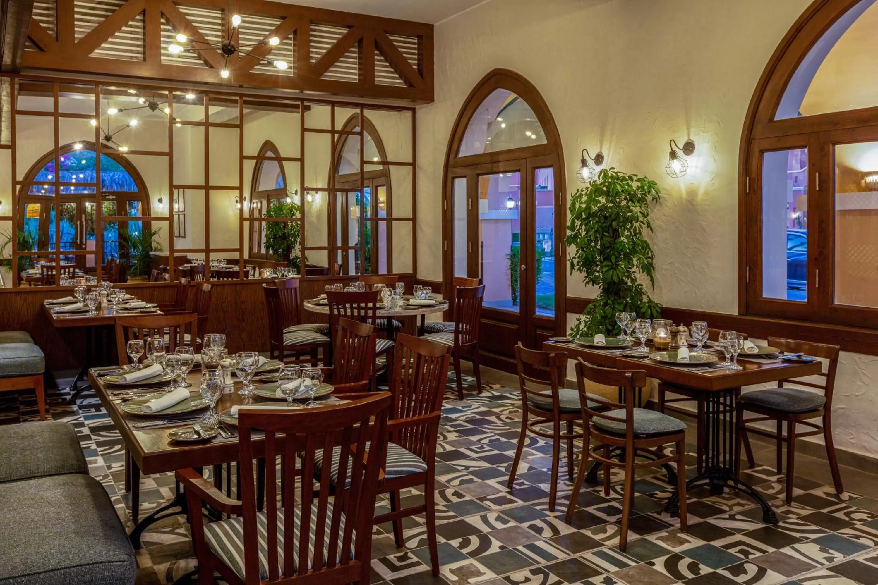Restaurant/places to eat in JAZ Neo Saraya Palms