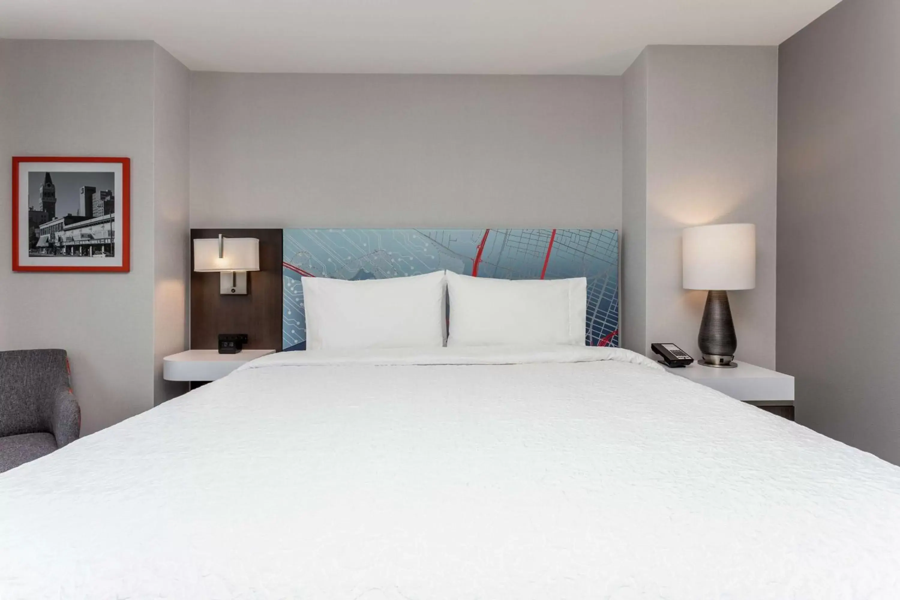 King Room with City View in Hampton Inn Oakland Downtown-City Center King Room with City View in Hampton Inn Oakland Downtown-City Center