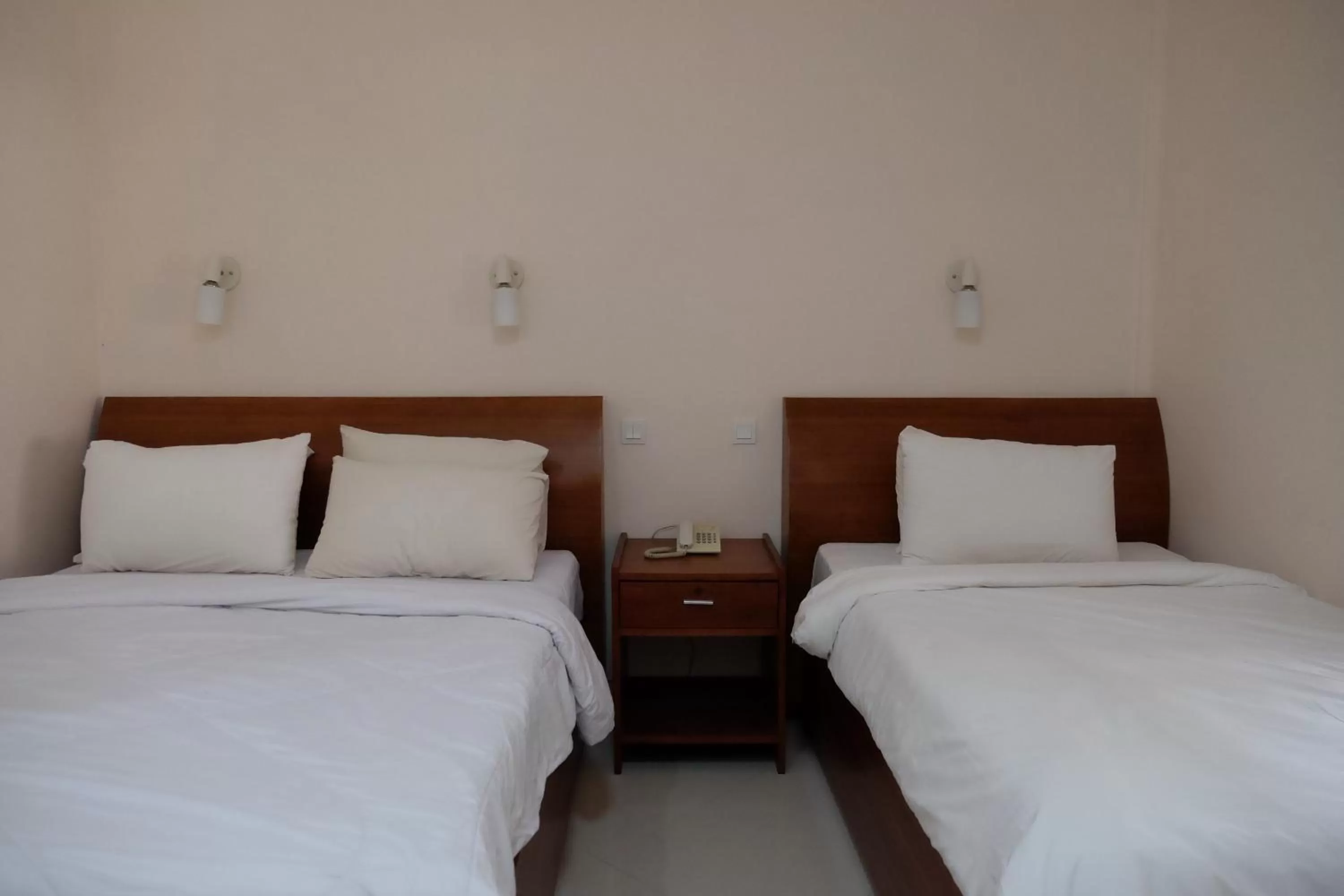 Bedroom, Bed in Fat Yogi Cottages