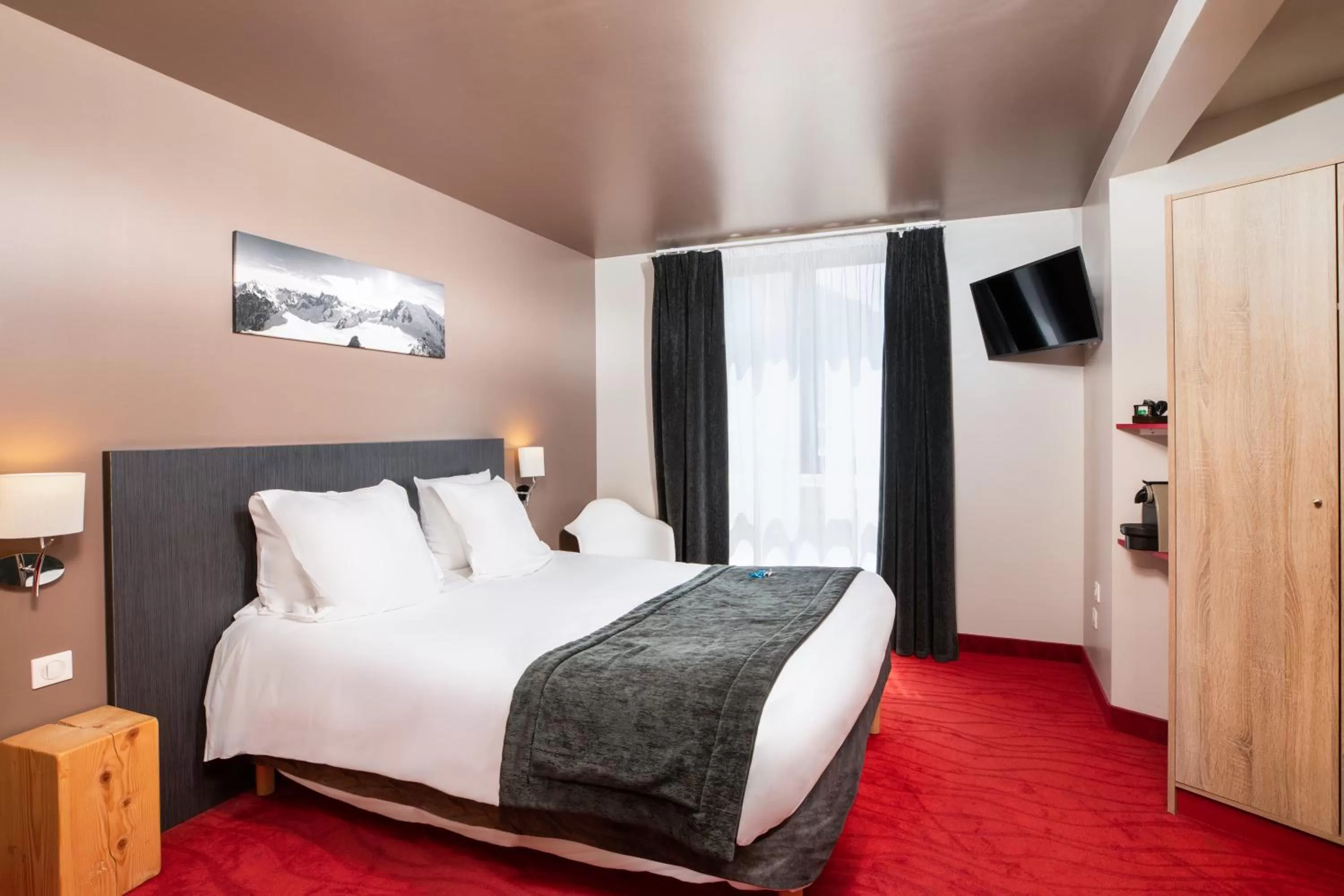 Photo of the whole room, Bed in SOWELL HOTELS Le Parc & Spa