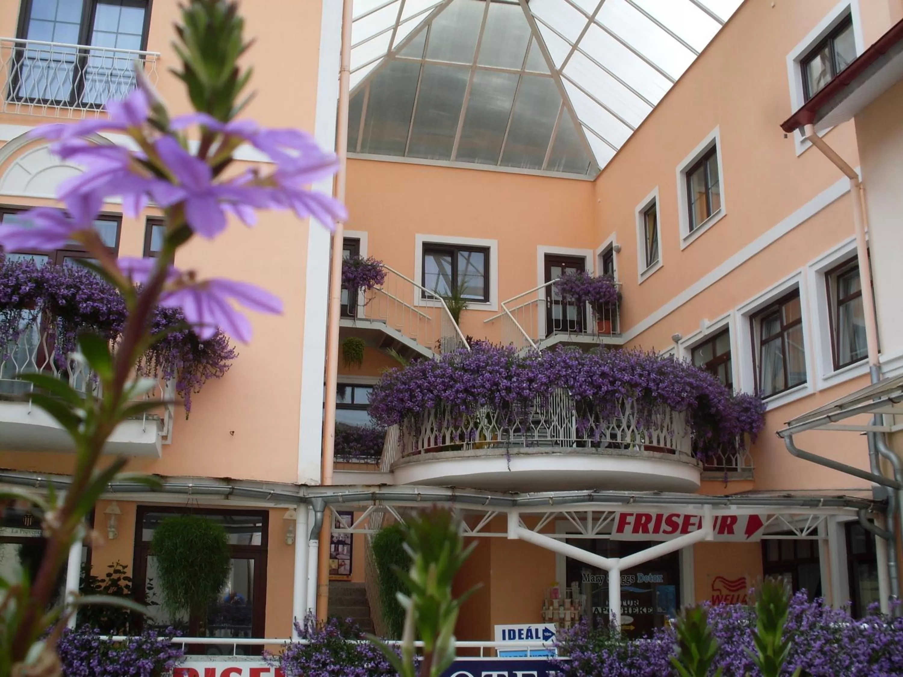 Facade/entrance, Property Building in Apartma La Provence