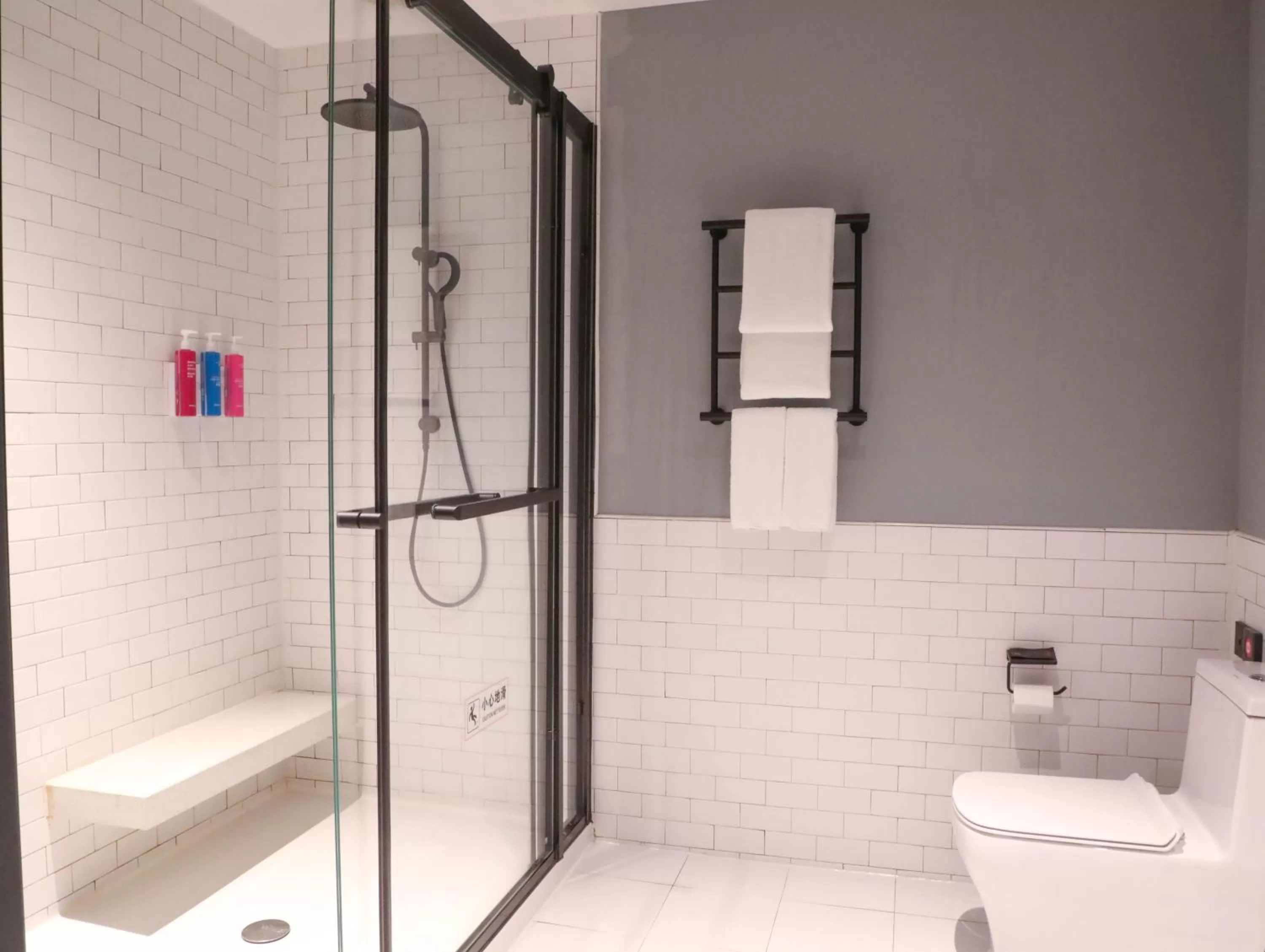 Shower in Moxy Shenzhen North Station