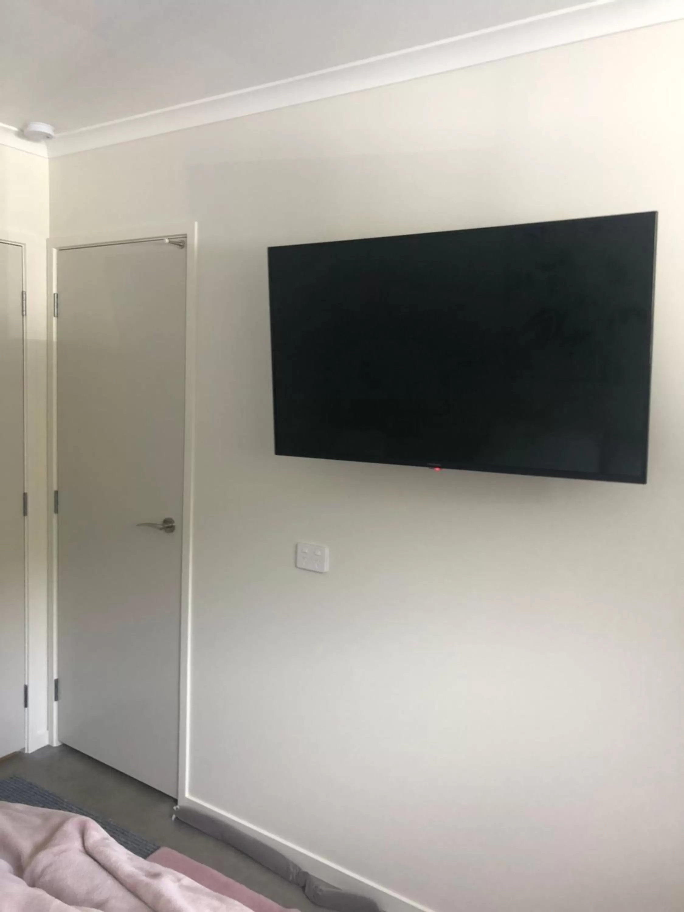 TV and multimedia in Almost Heaven BNB