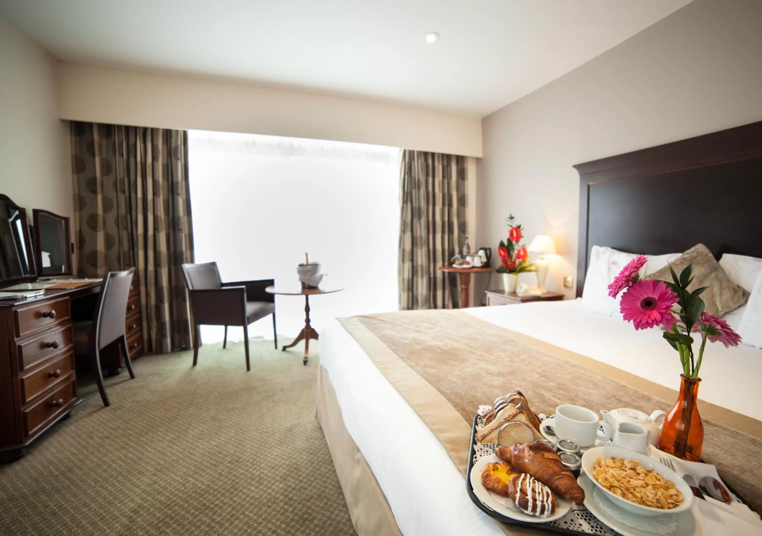 Photo of the whole room, Bed in Warren Lodge