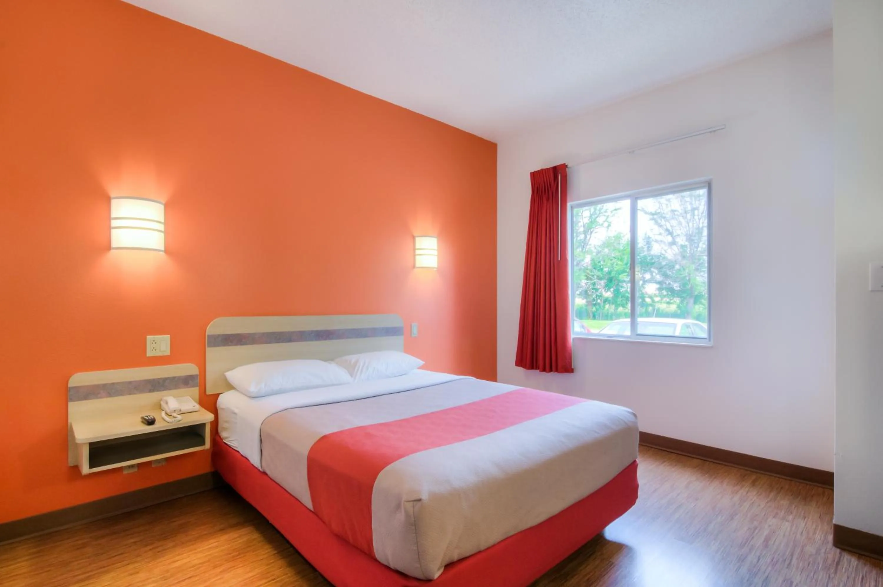 Bedroom, Bed in Motel 6-Joliet, IL - Chicago - I-55