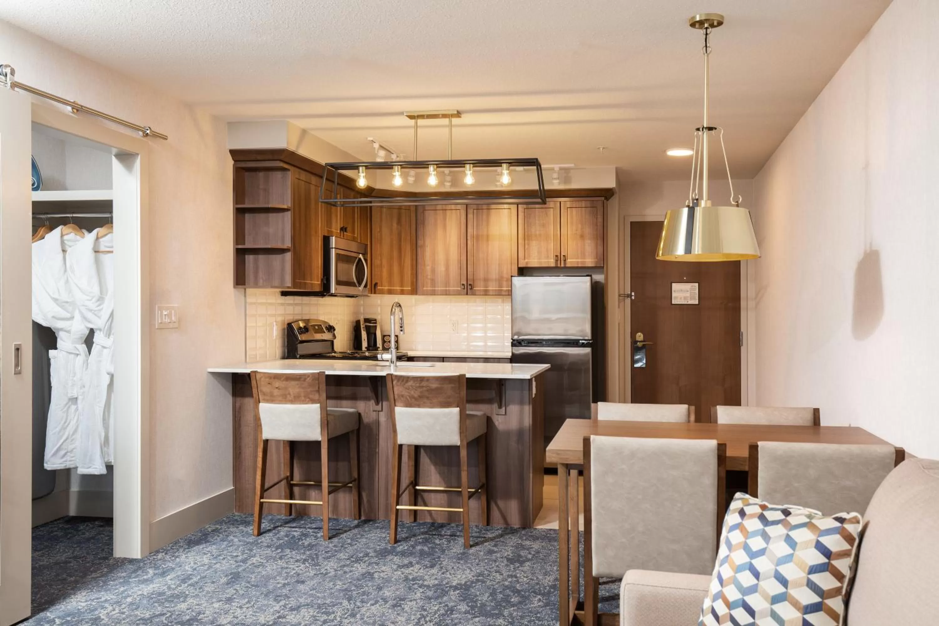 Kitchen or kitchenette in Pomeroy Hotel Fort McMurray