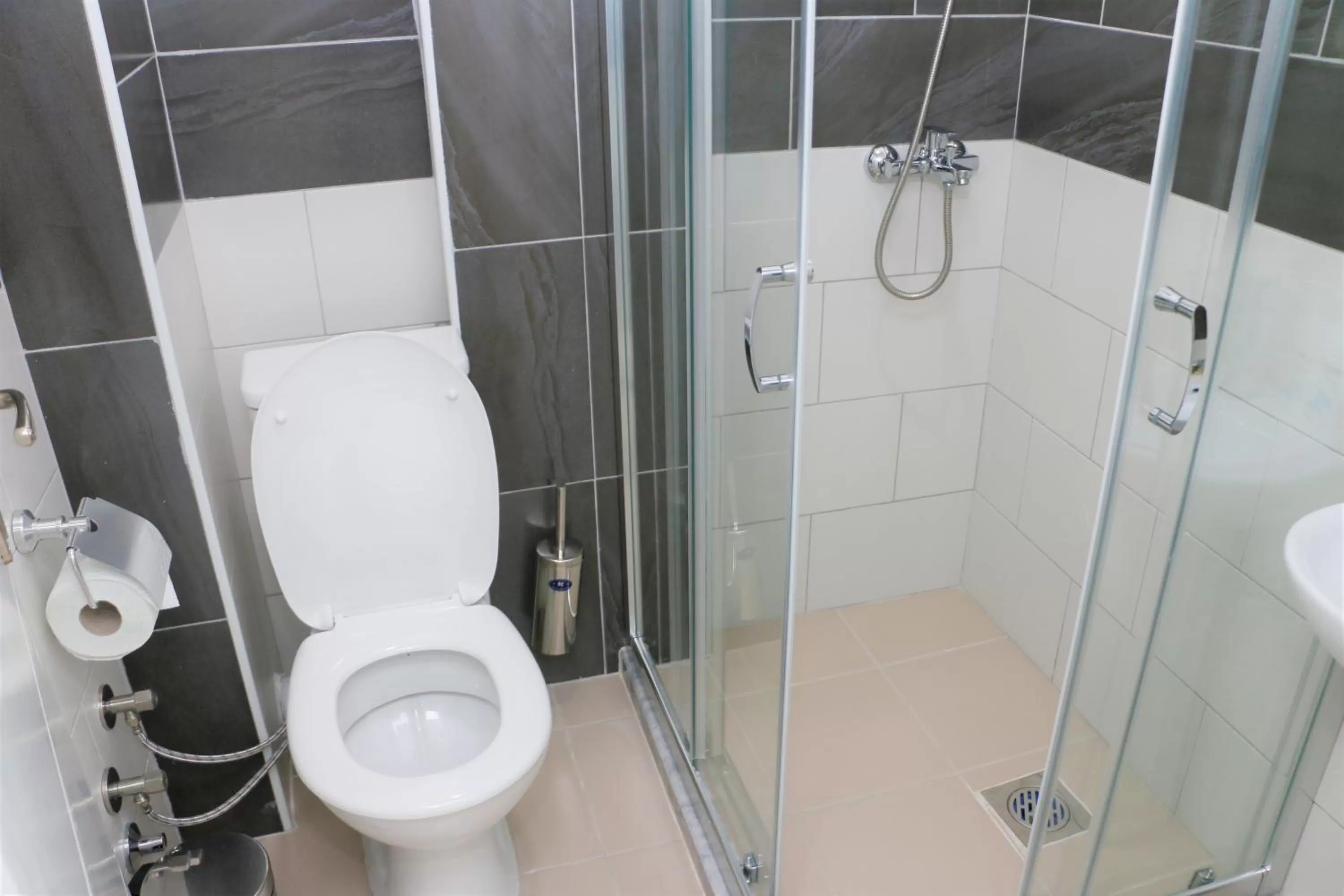 Shower, Bathroom in Hotel Old Konak