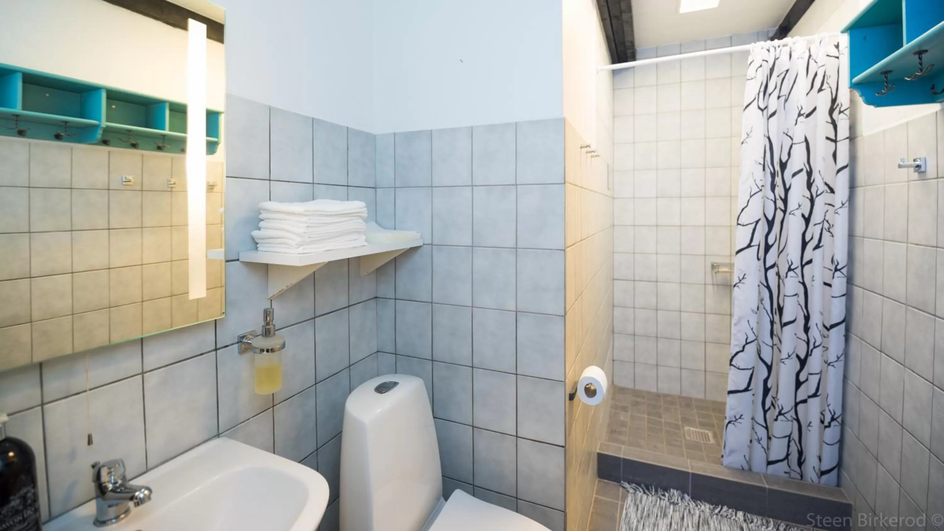 Property building, Bathroom in Dåstrup Bed & Breakfast