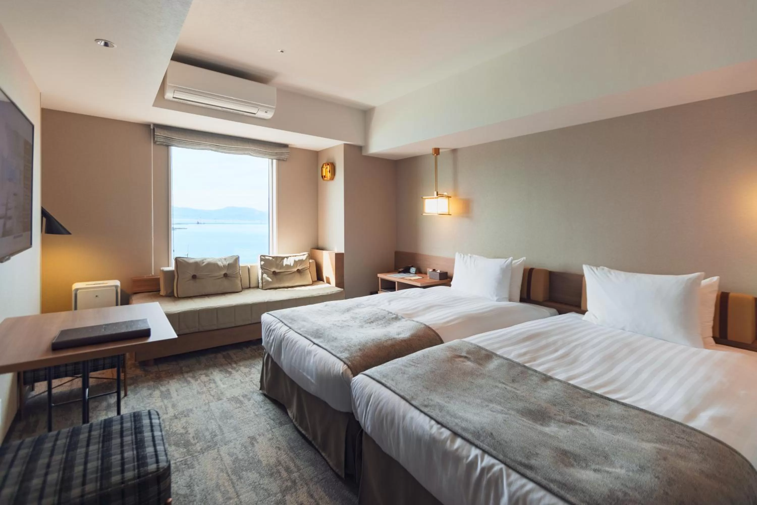 Bed in Tokyu Stay Hakodate Asaichi Akarinoyu