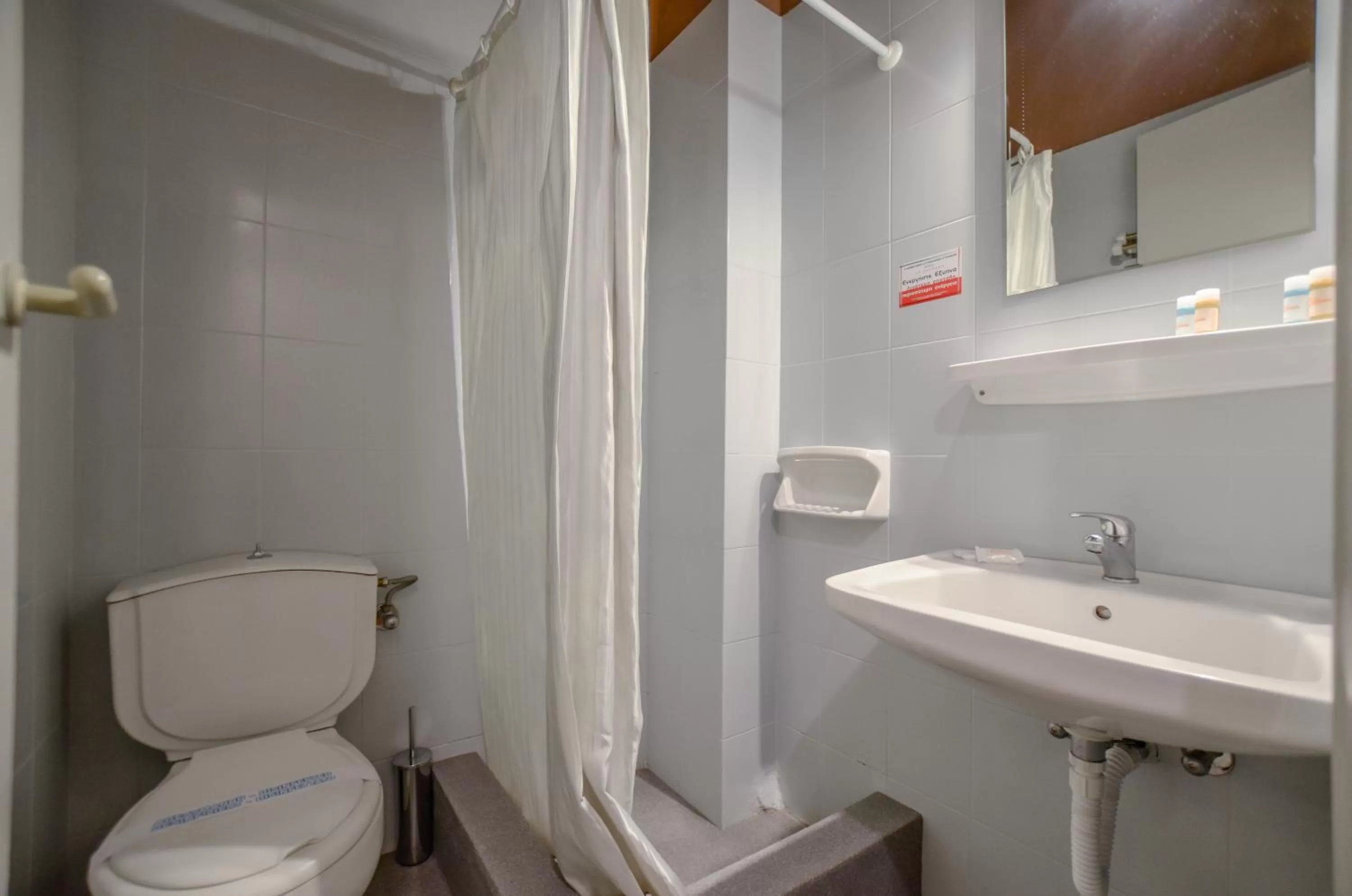 Shower in Hotel Coronis