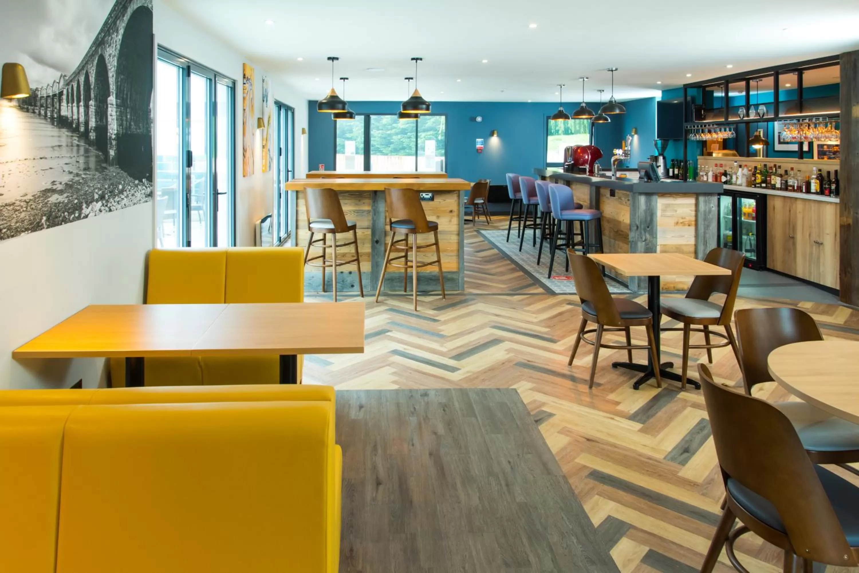 Restaurant/places to eat in ibis Plymouth