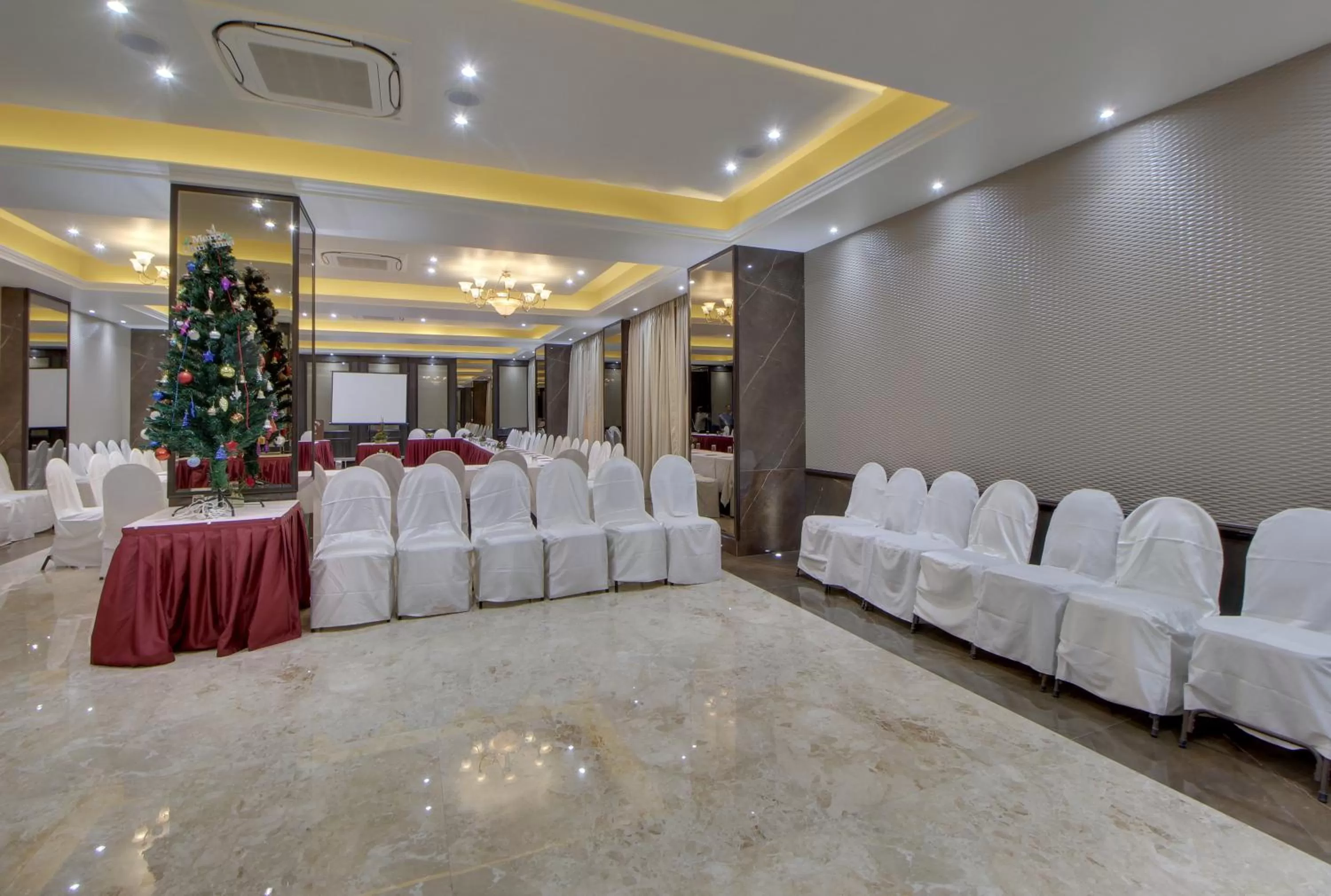 Banquet/Function facilities in West End Hotel Opp Bombay Hospital