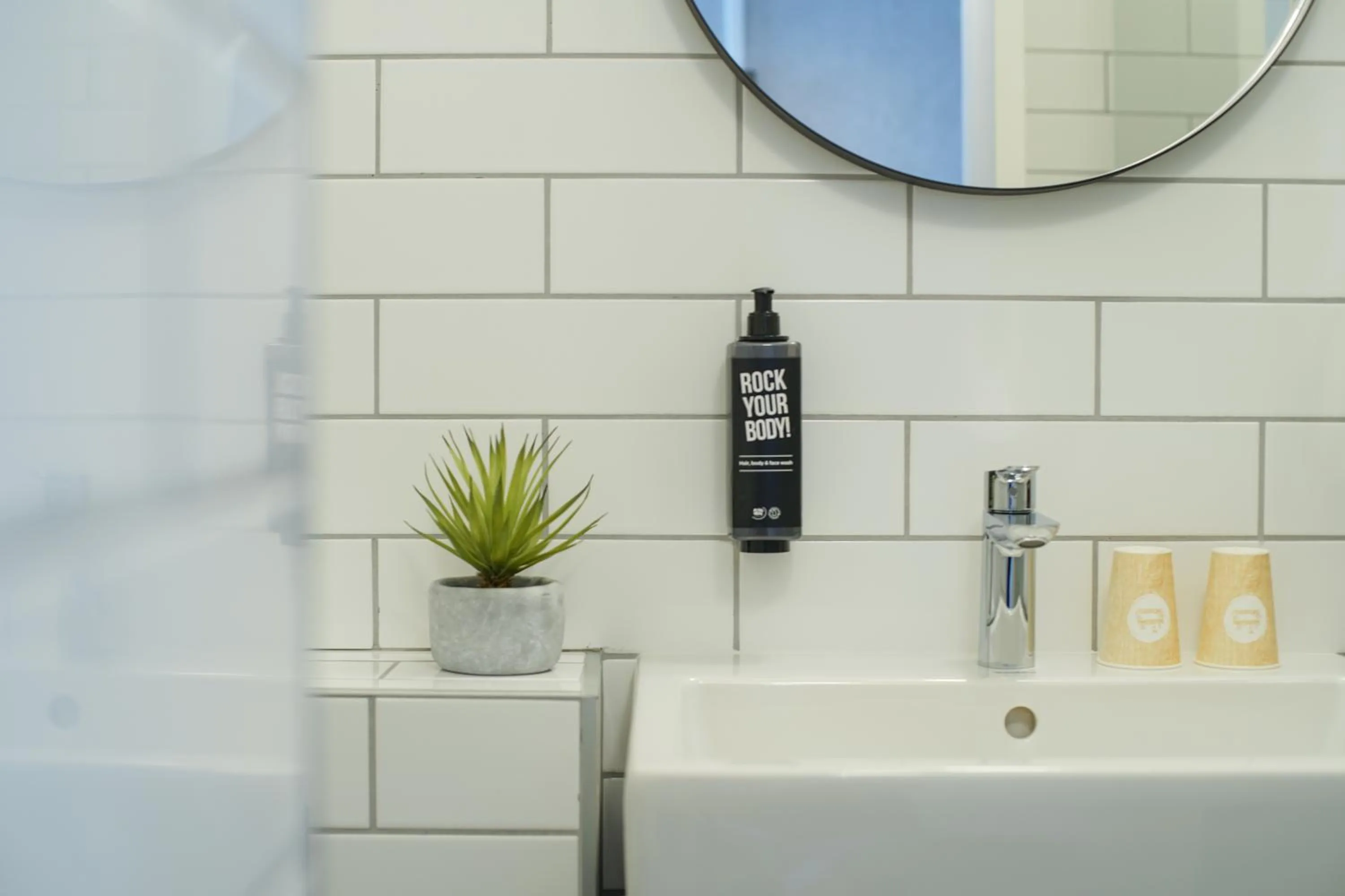 Shower in Ibis Tours Centre Giraudeau