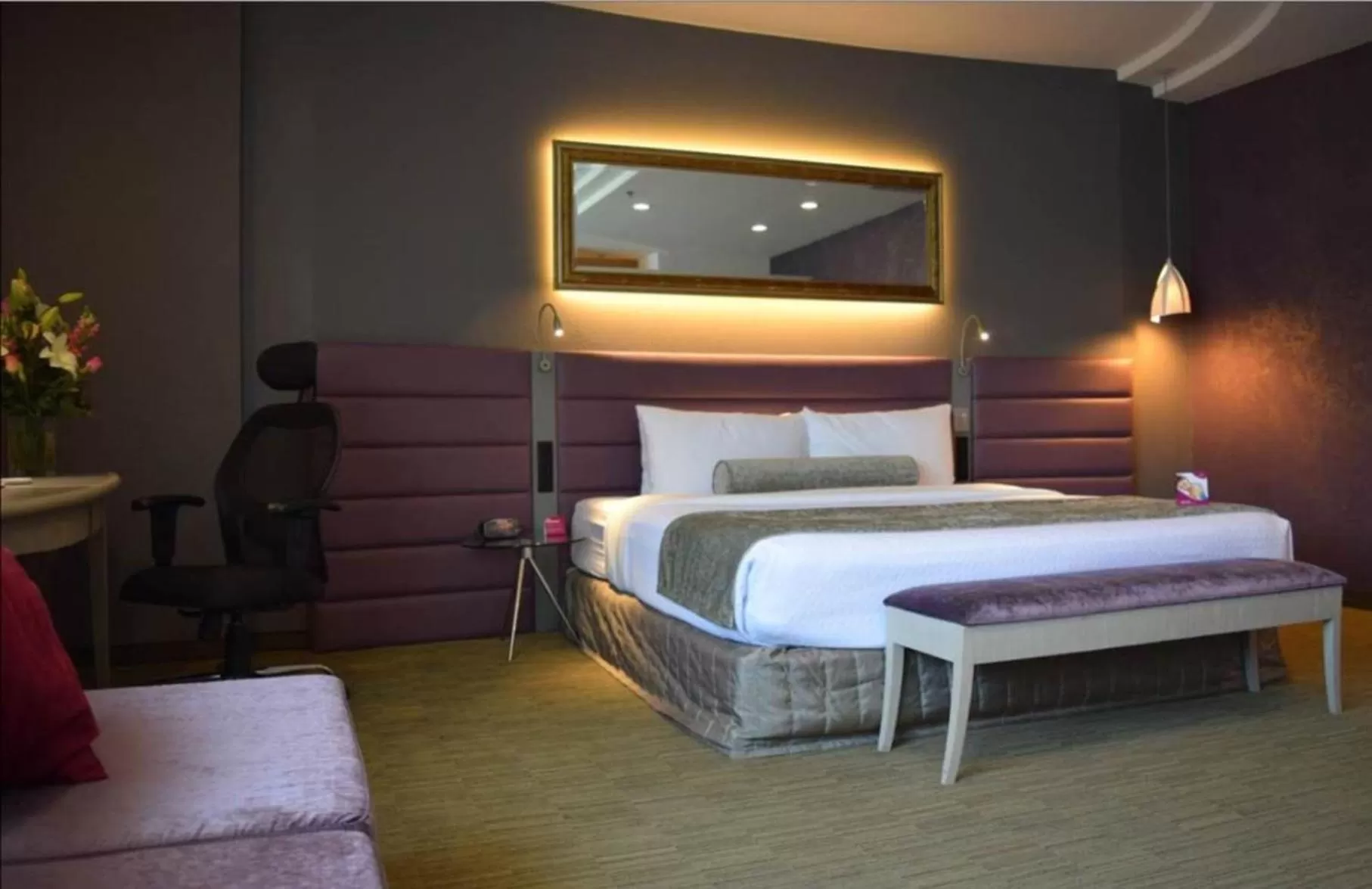 Photo of the whole room, Bed in Crowne Plaza Toluca - Lancaster by IHG
