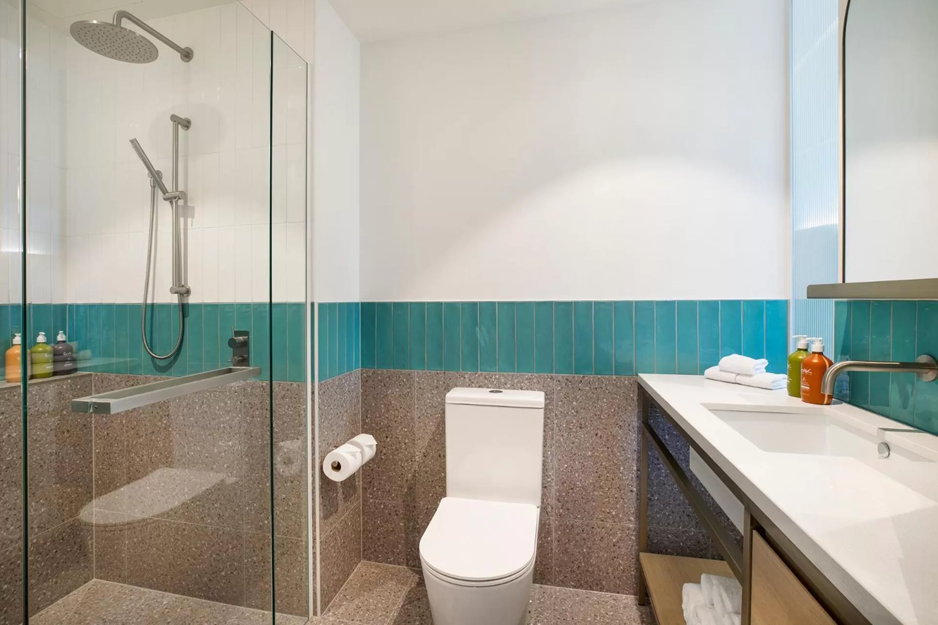 Shower in Holiday Inn & Suites Geelong by IHG