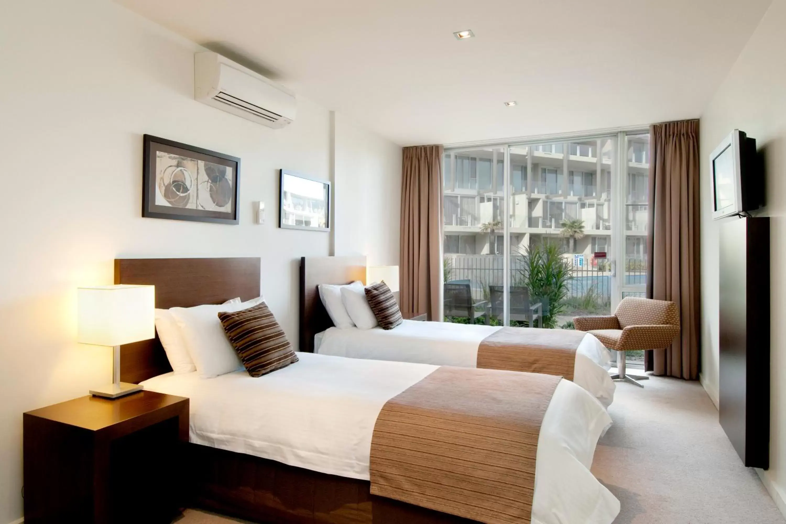 Twin Room with Pool View in Wyndham Resort Torquay Twin Room with Pool View in Wyndham Resort Torquay