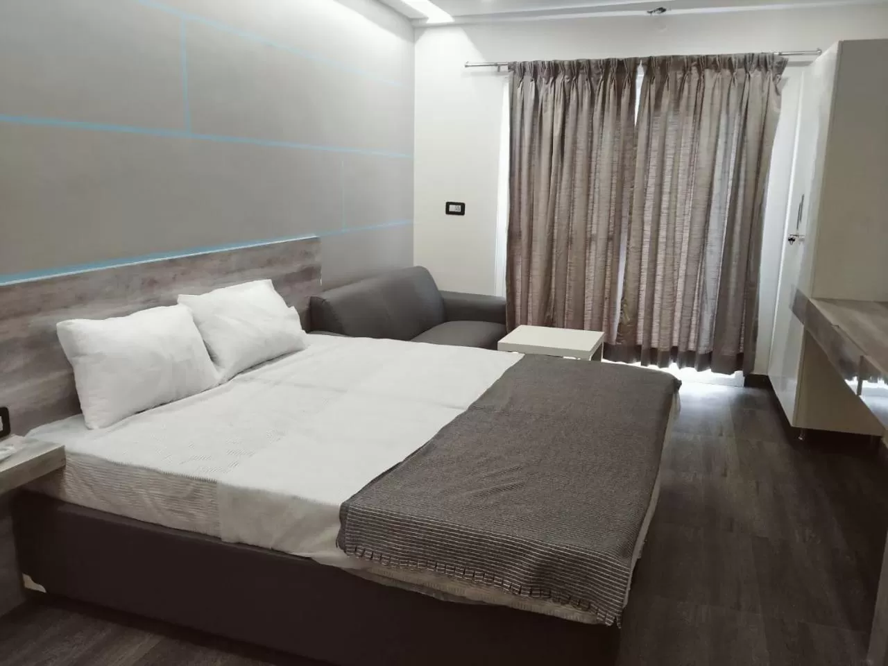 Bed in RESTEL STUDIO FLATS