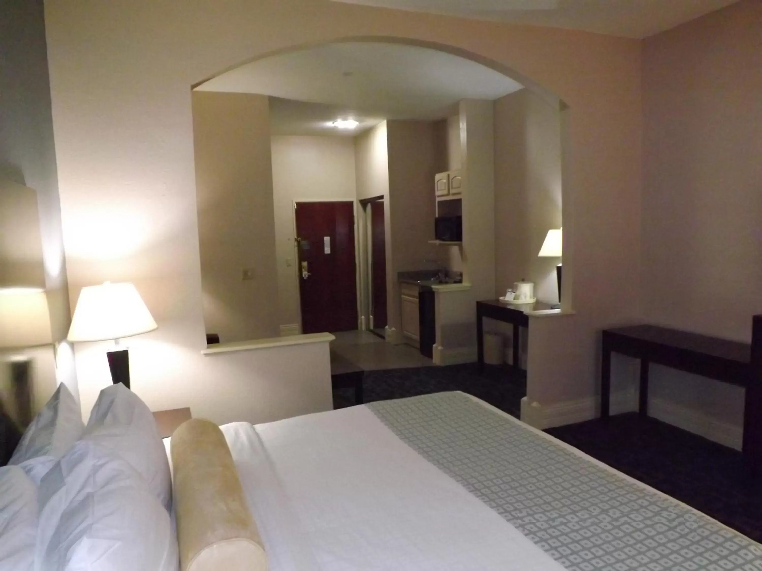 King Room with Sofa Bed and Wet Bar - Non-Smoking in Best Western Plus Kalamazoo Suites King Room with Sofa Bed and Wet Bar - Non-Smoking in Best Western Plus Kalamazoo Suites