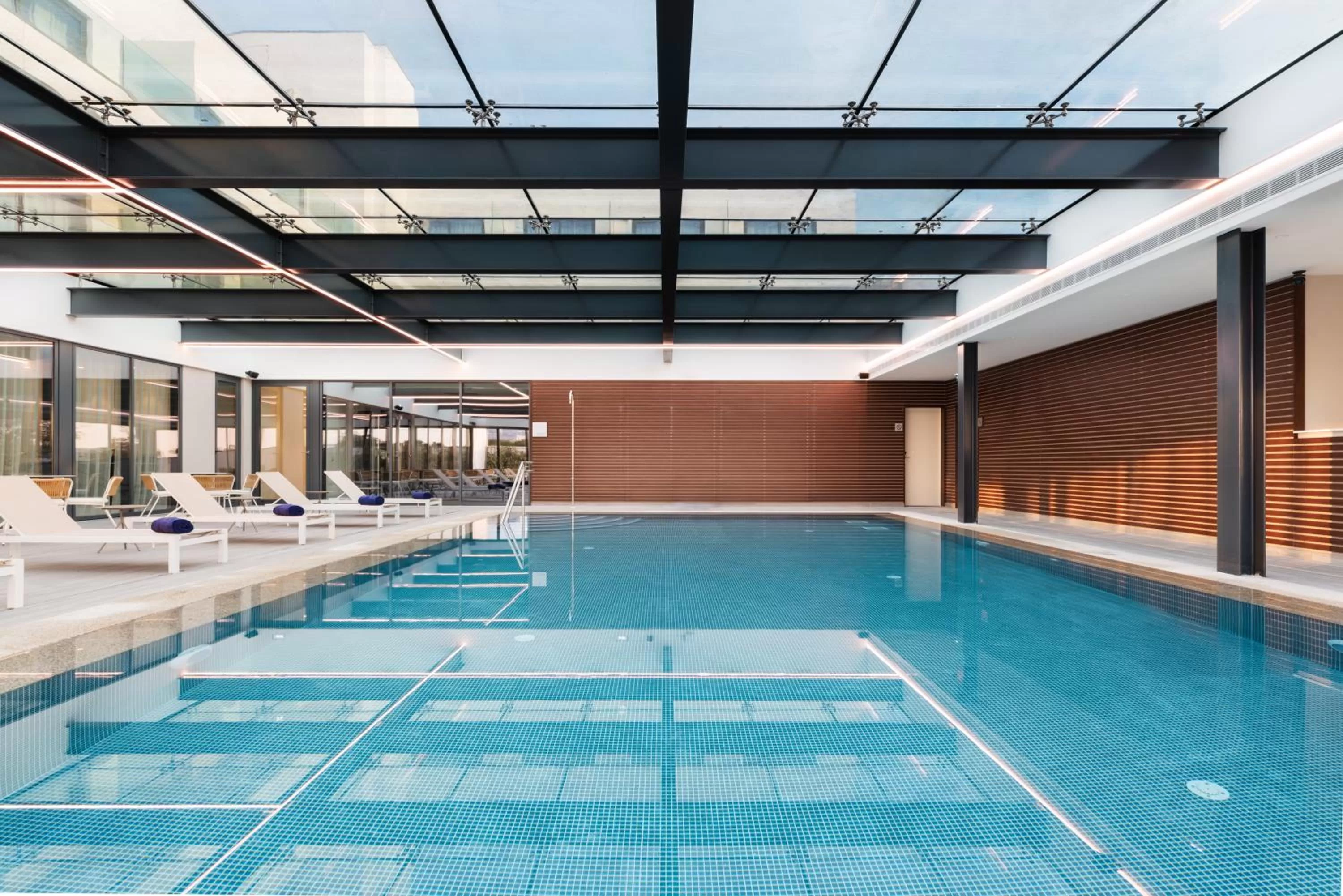 Swimming pool in Eurostars Matosinhos