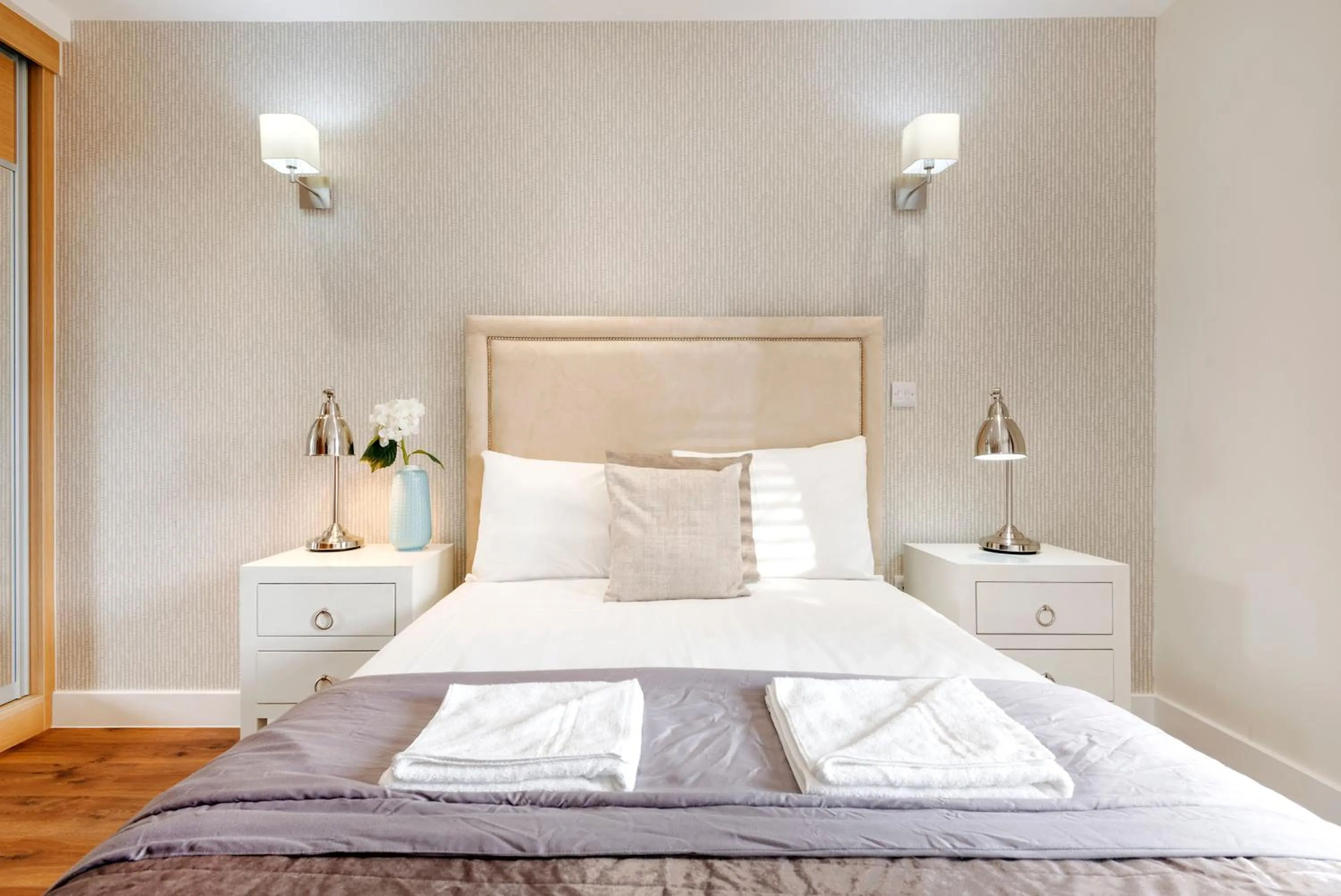 Bed in Twyne House Apartments