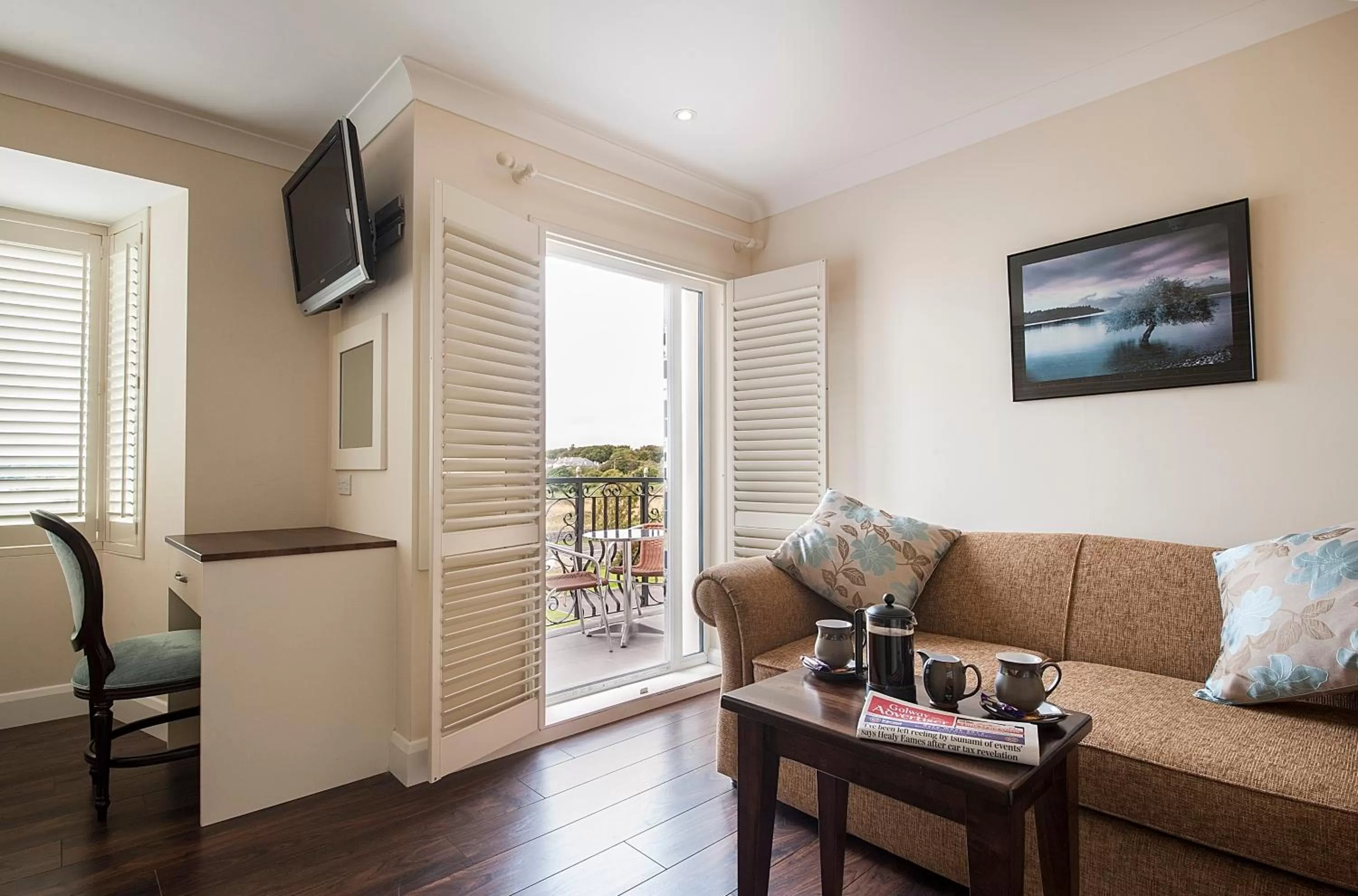 Seating area in Sea Breeze Lodge B&B Galway