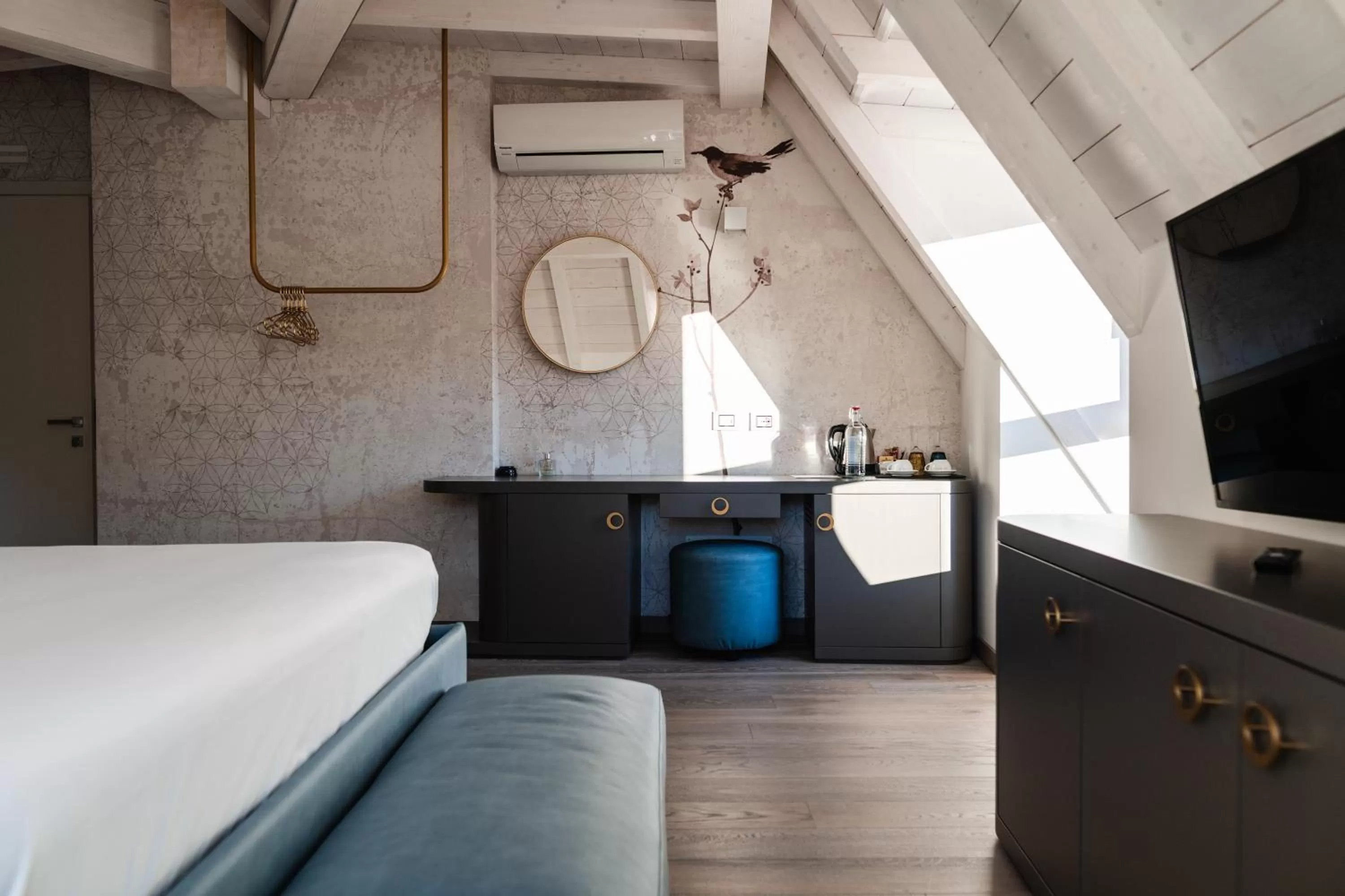 Bedroom, Kitchen/Kitchenette in LUXURY SUITES ROCOPOM - Lake Front