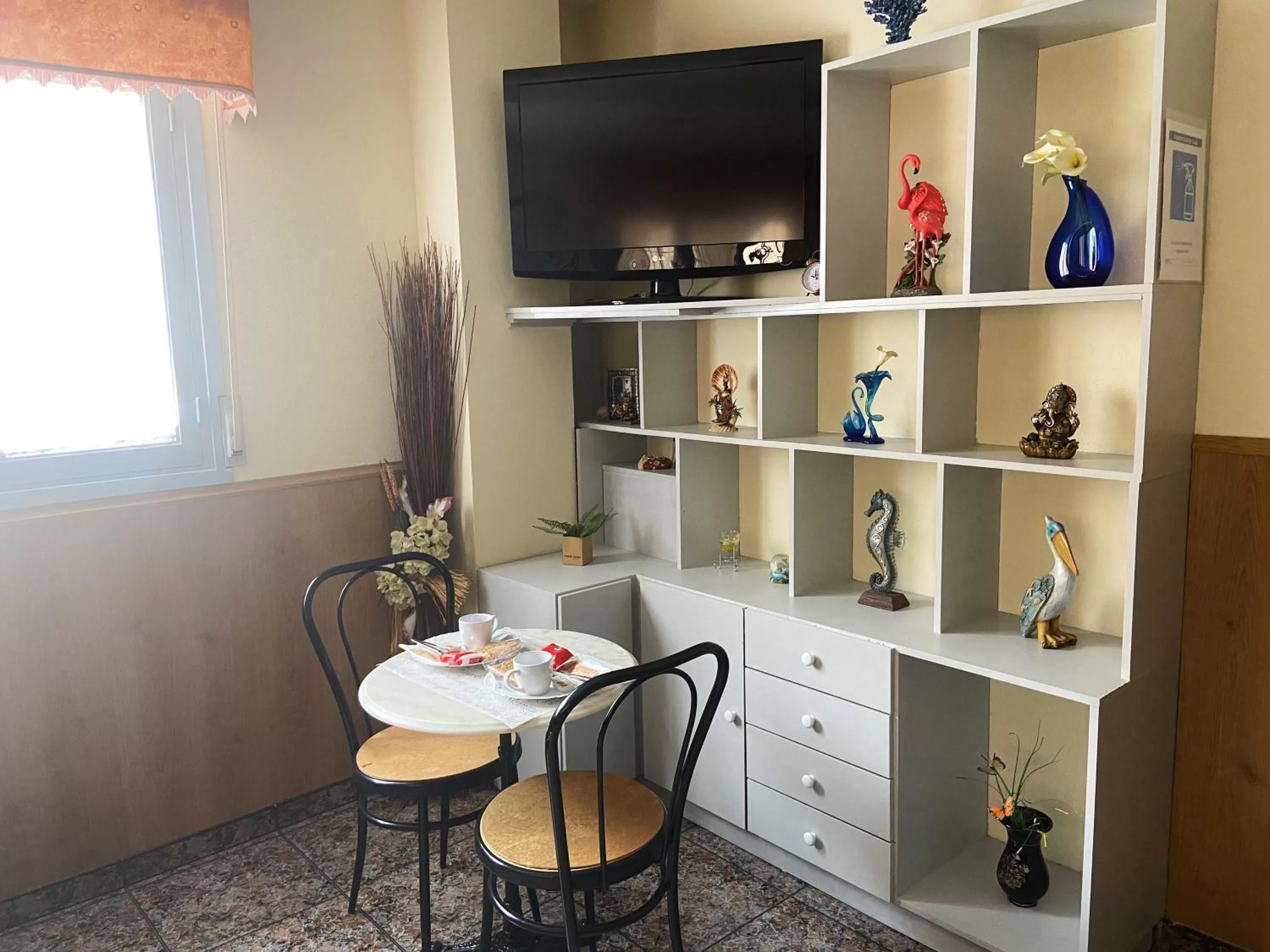 TV/Entertainment Center in Hotel Arce