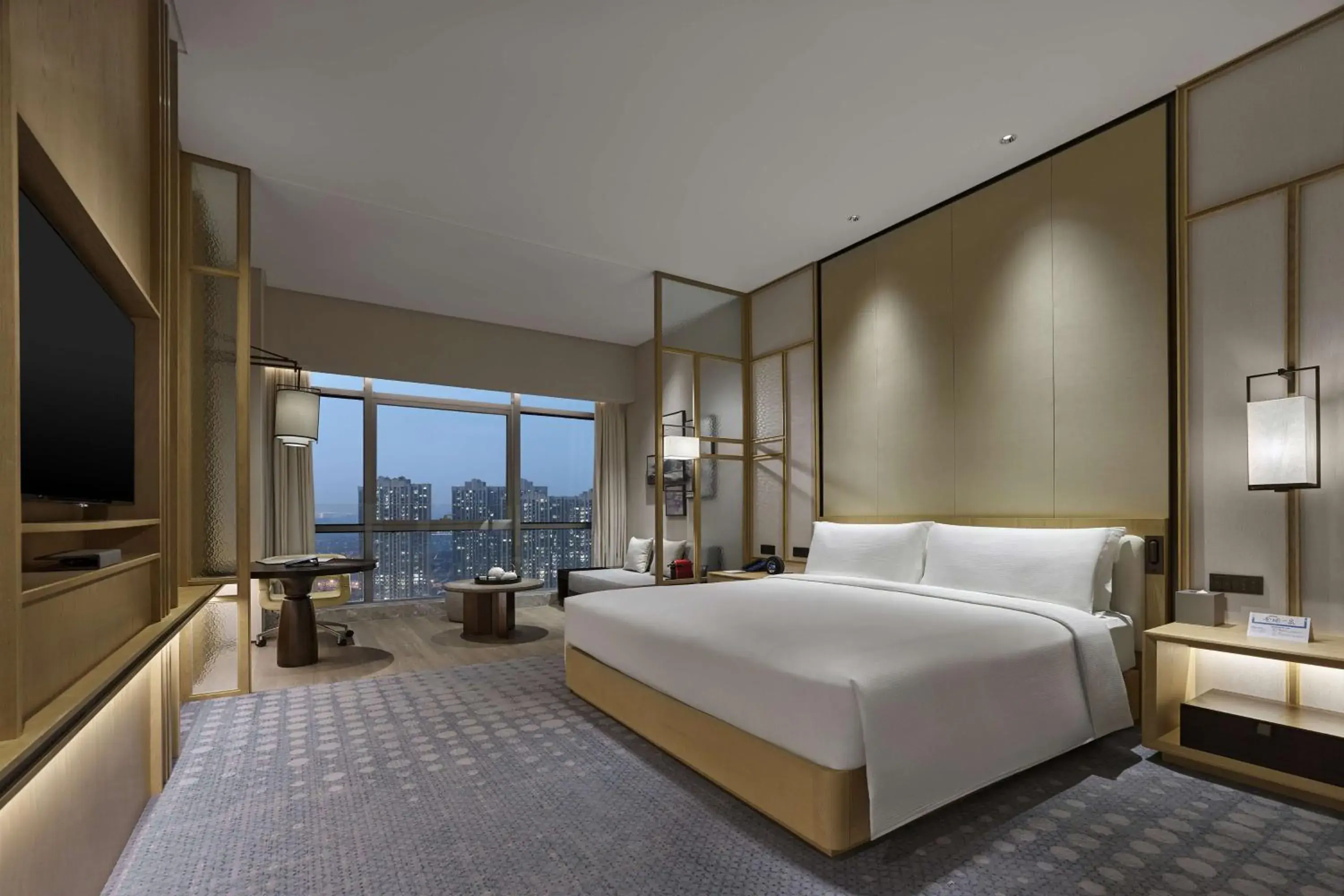 Executive King Room in Hilton Suzhou Yinshan Lake Executive King Room in Hilton Suzhou Yinshan Lake