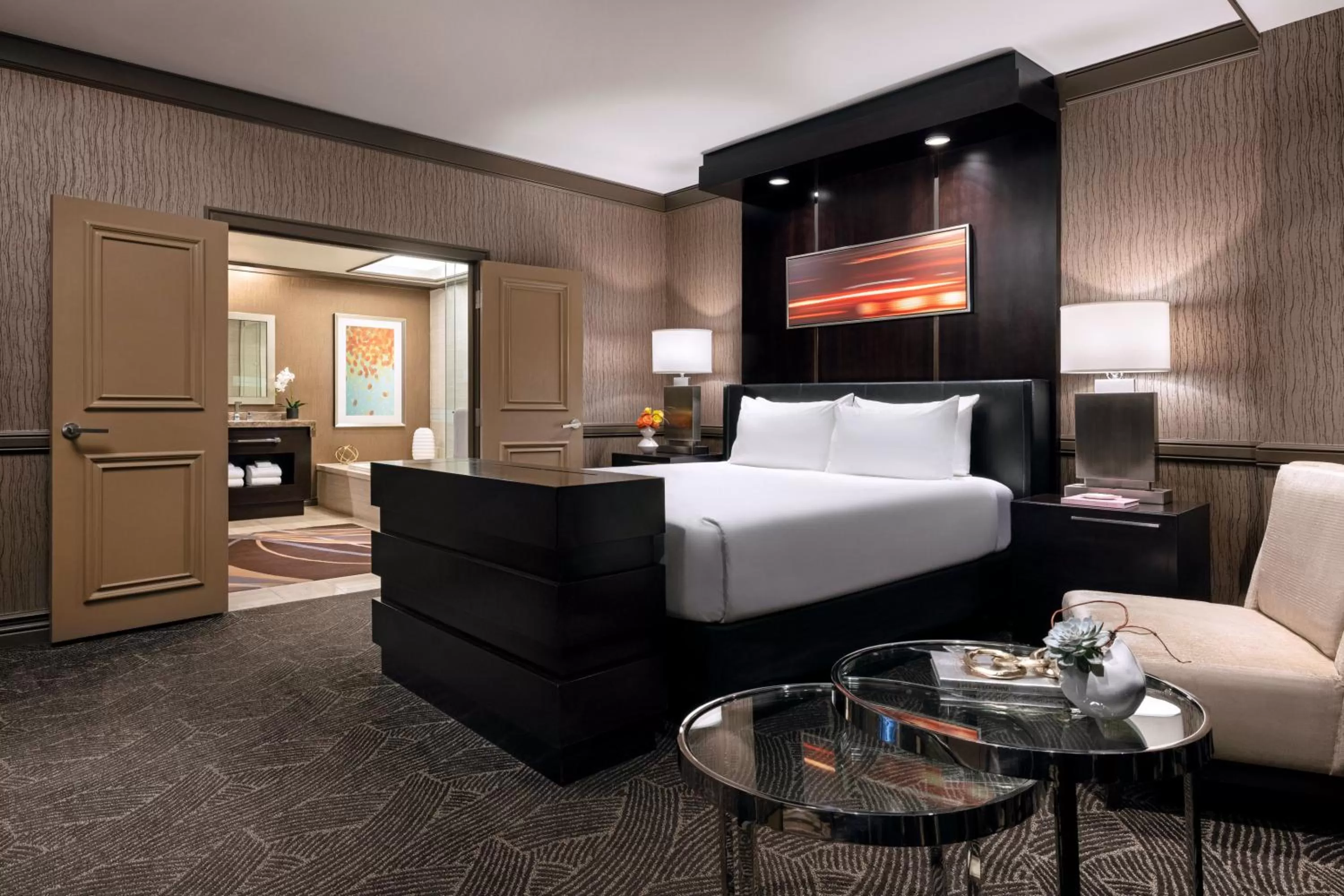 Photo of the whole room, Bed in The Mirage