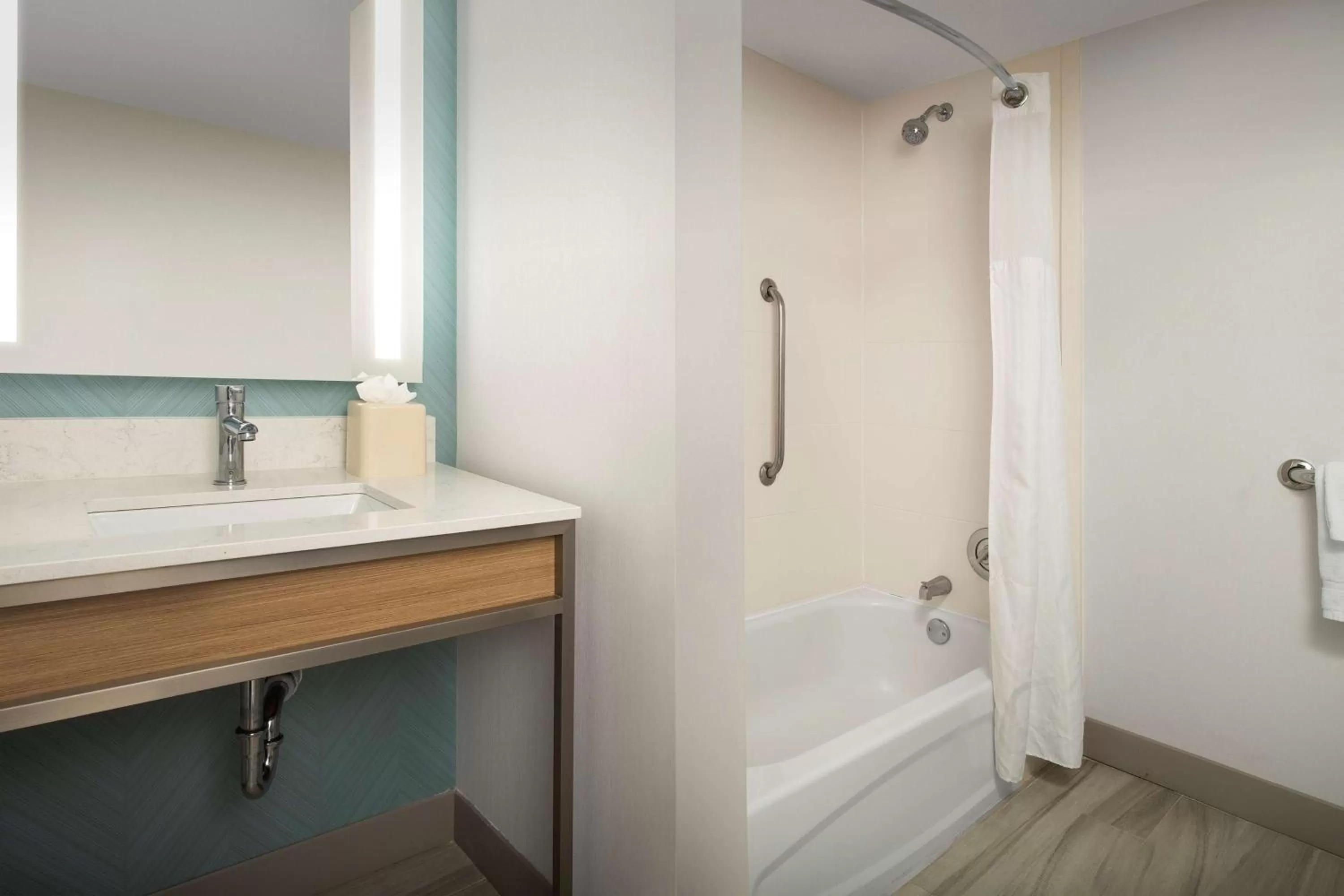 Bathroom in Hilton Garden Inn Dallas/Duncanville