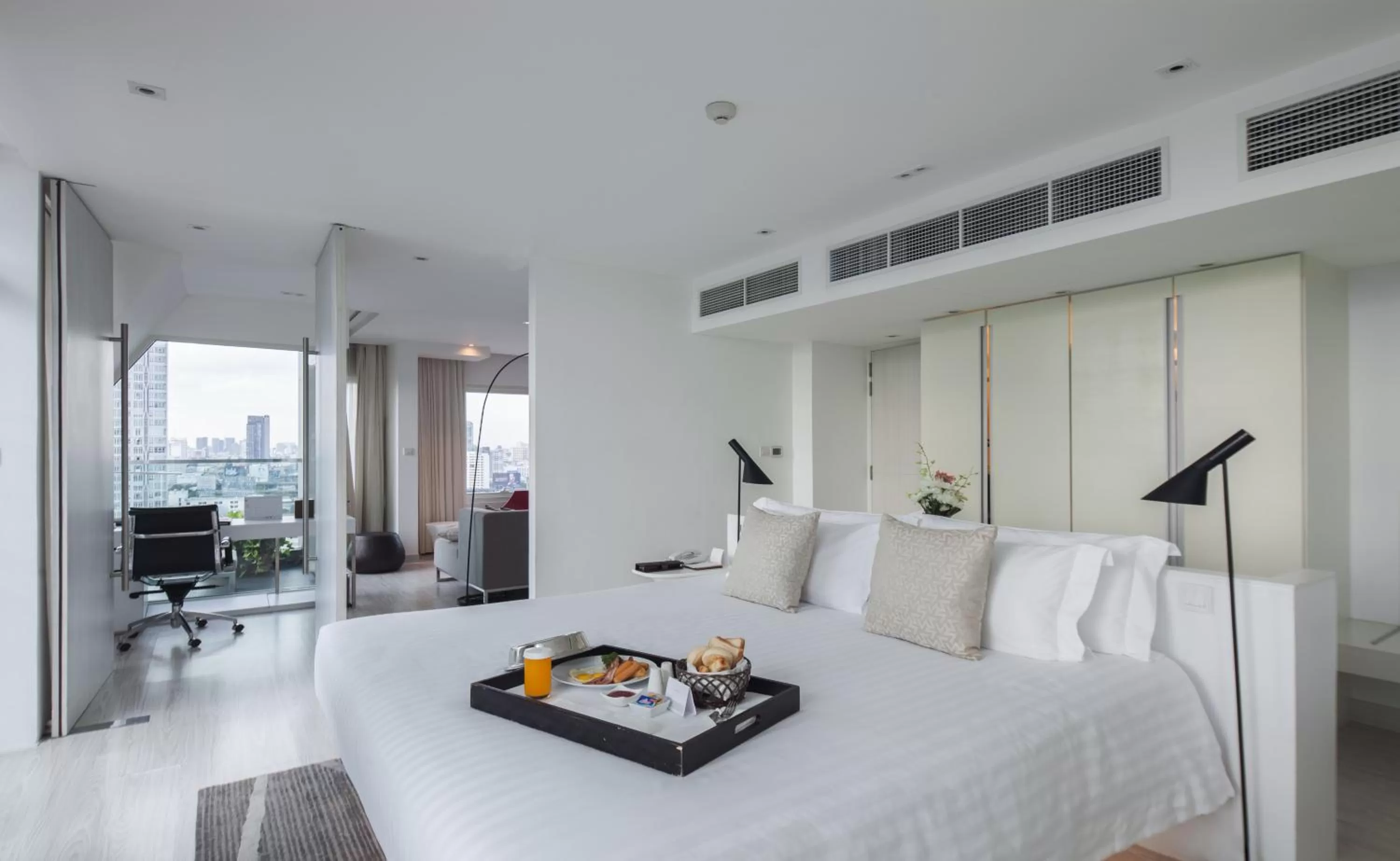 Photo of the whole room, Bed in Centara Watergate Pavilion Hotel Bangkok