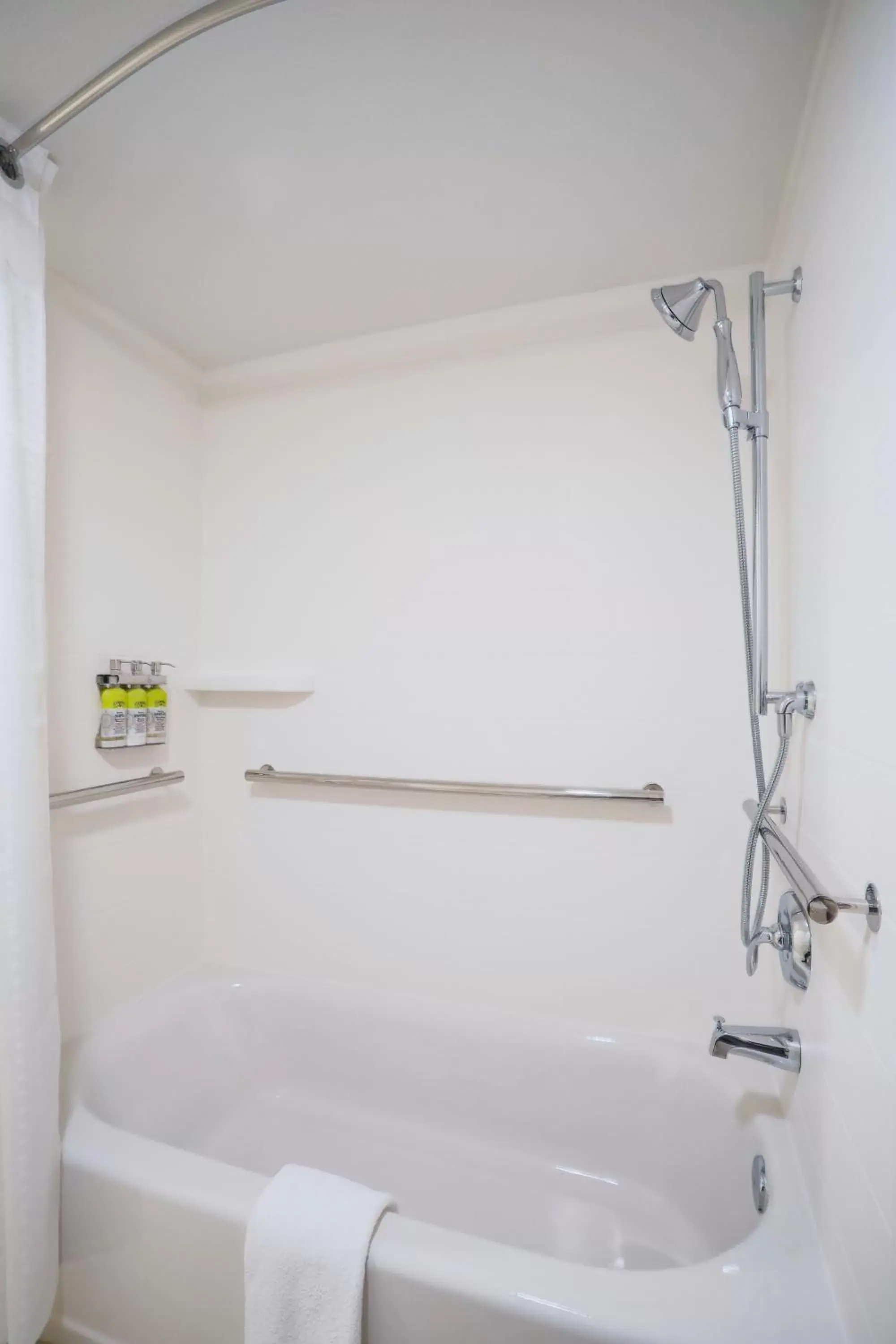 King Room - Mobility Access Tub - Non-Smoking in Holiday Inn Express Prescott, an IHG Hotel King Room - Mobility Access Tub - Non-Smoking in Holiday Inn Express Prescott, an IHG Hotel