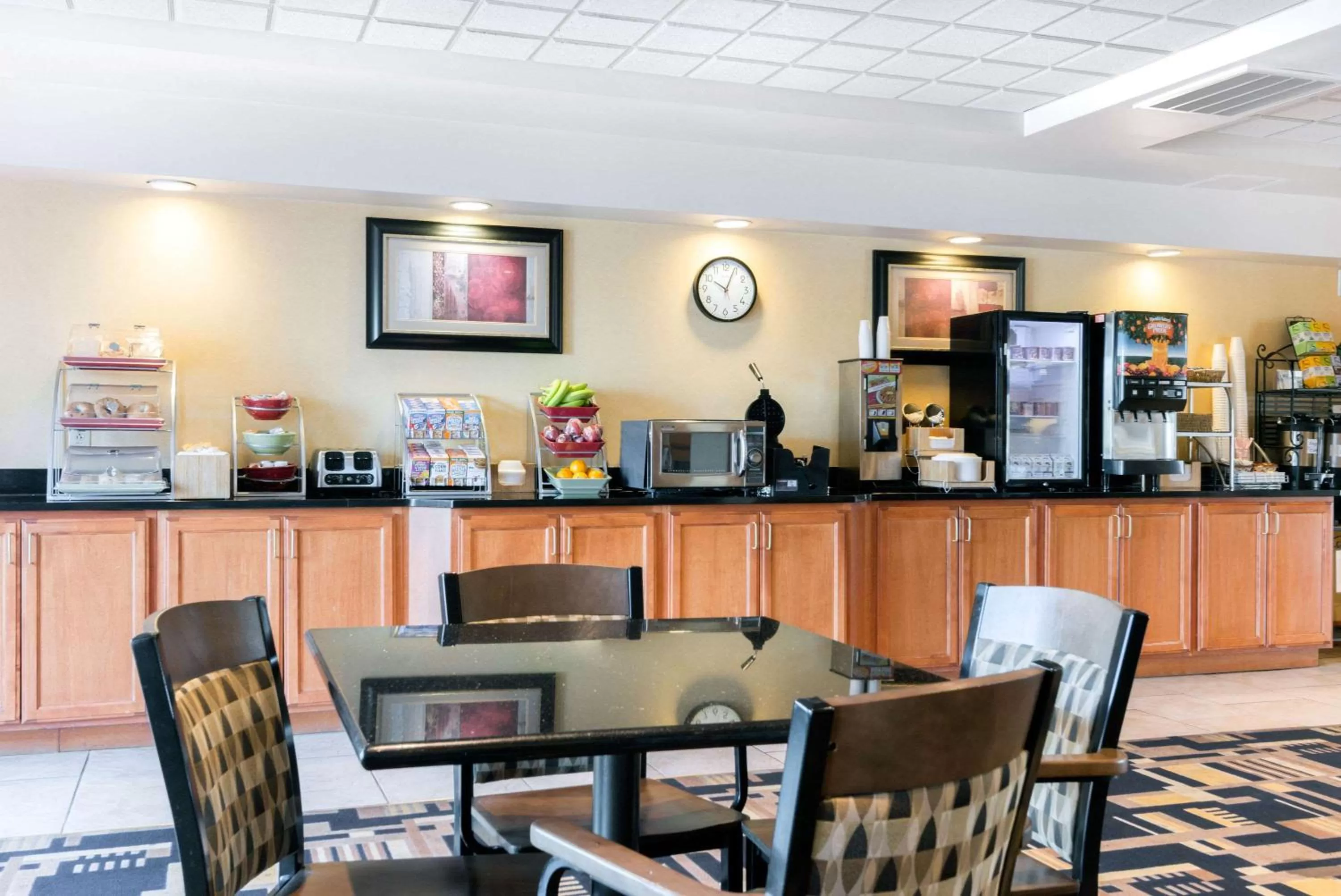 Restaurant/places to eat in Wingate by Wyndham Dayton - Fairborn