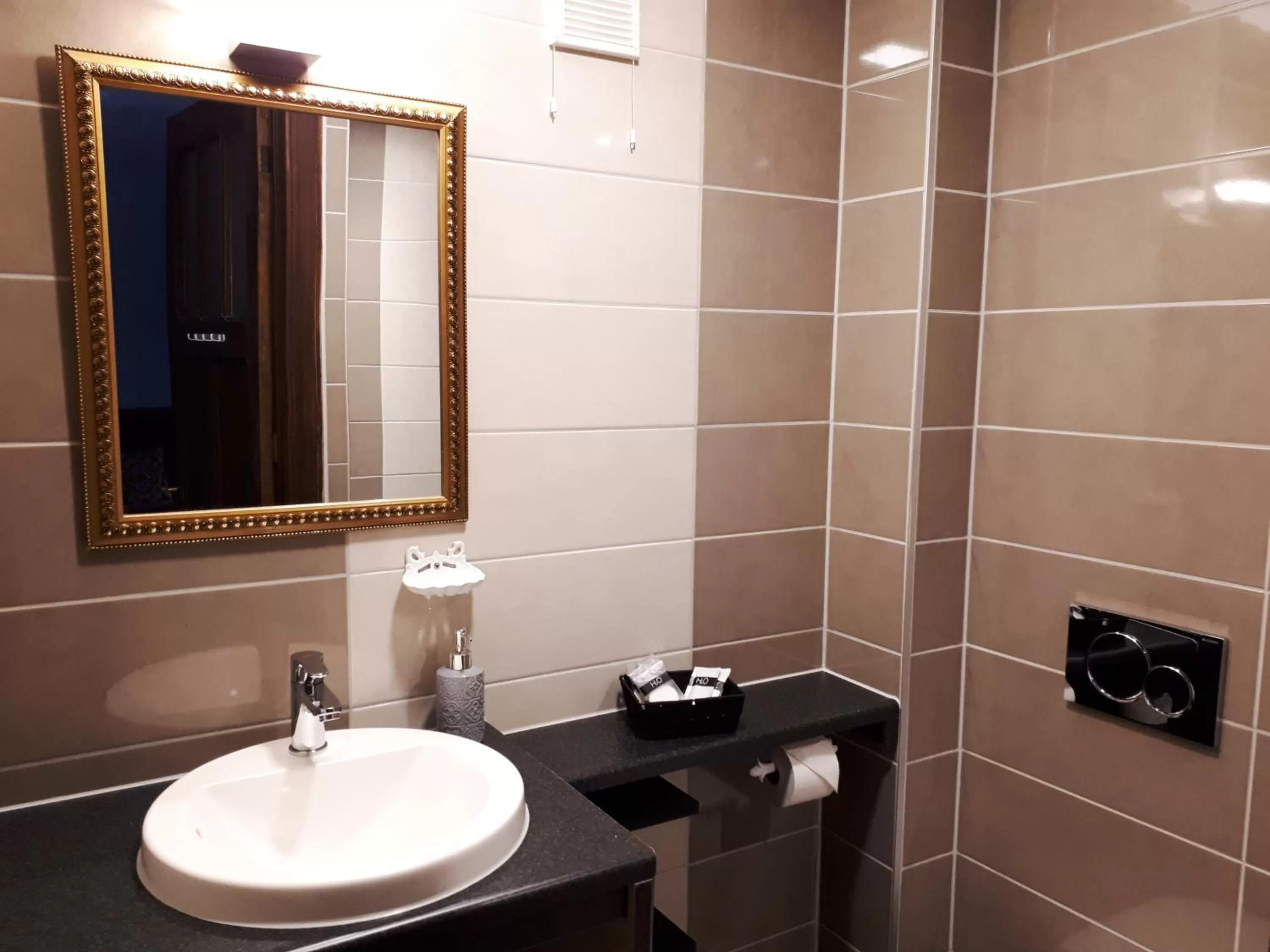 Bathroom in B&B De Dubbelmolen