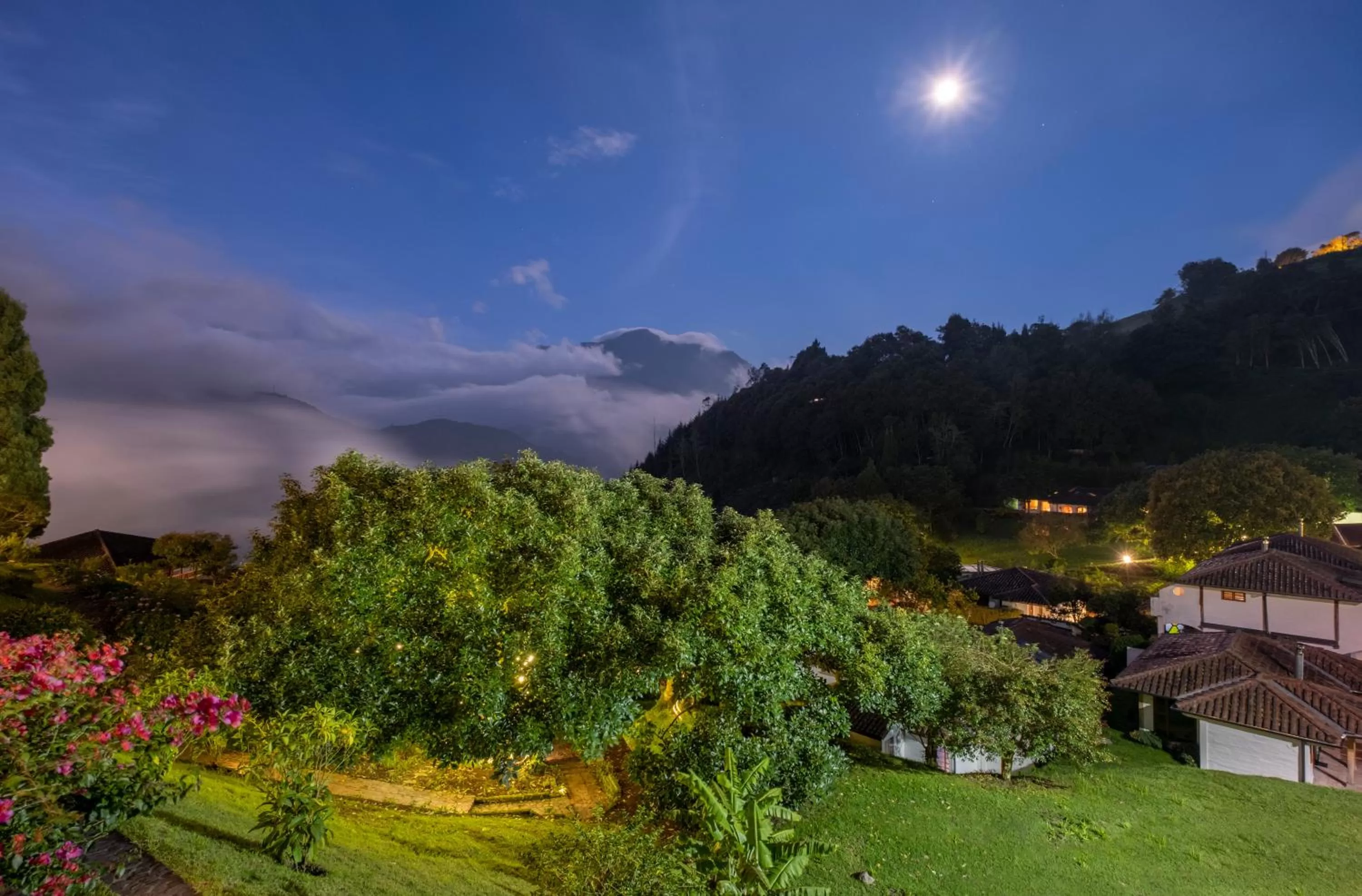 Luna Volcán, Adventure SPA