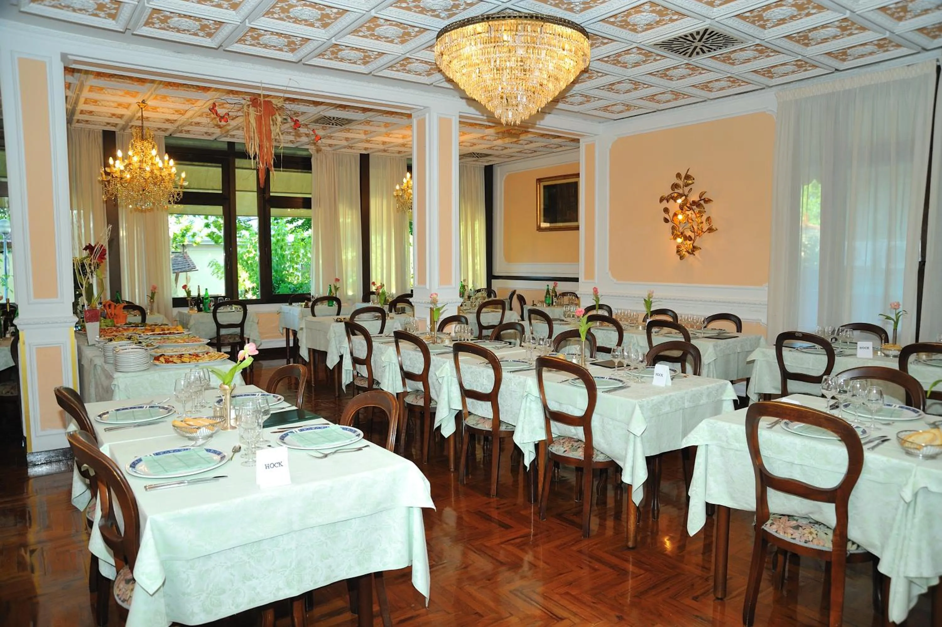 Restaurant/places to eat in Hotel Savona