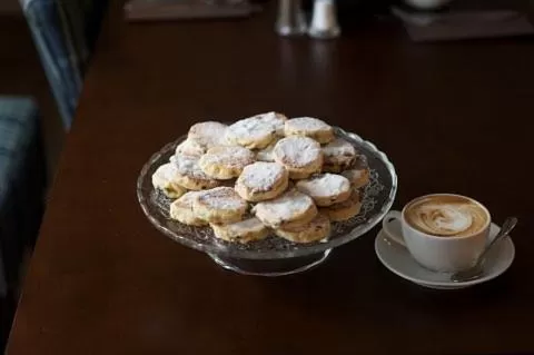 Breakfast in Rose and Crown Hotel