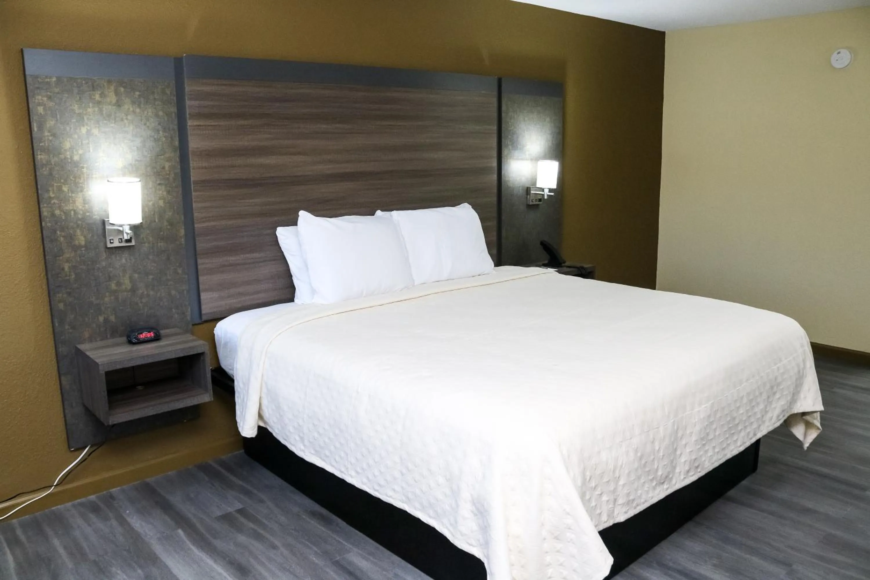 Bed in Rodeway Inn Phenix City - Columbus