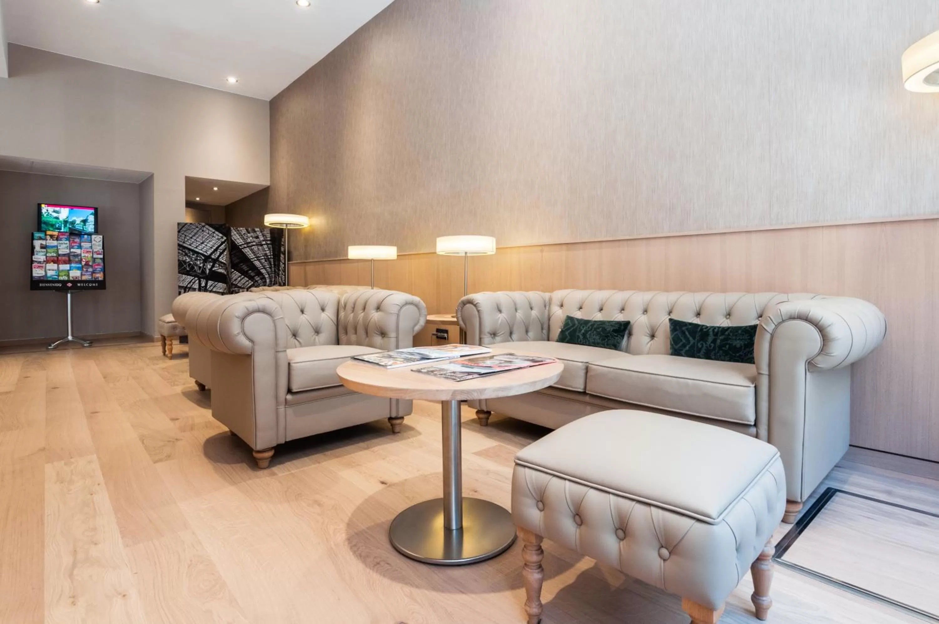 Communal lounge/ TV room in Hotel Gótico