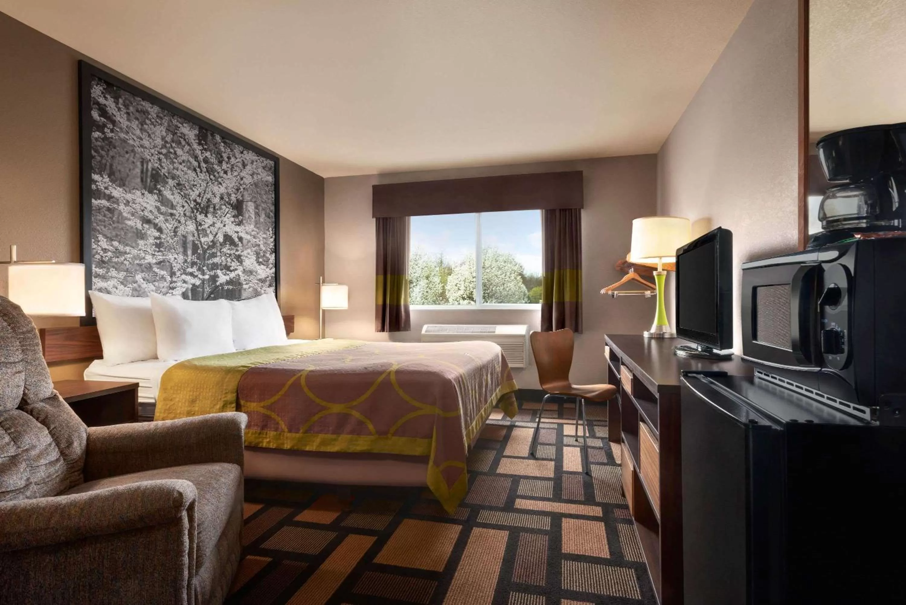 Photo of the whole room, Bed in Super 8 by Wyndham Akron S/Green/Uniontown OH