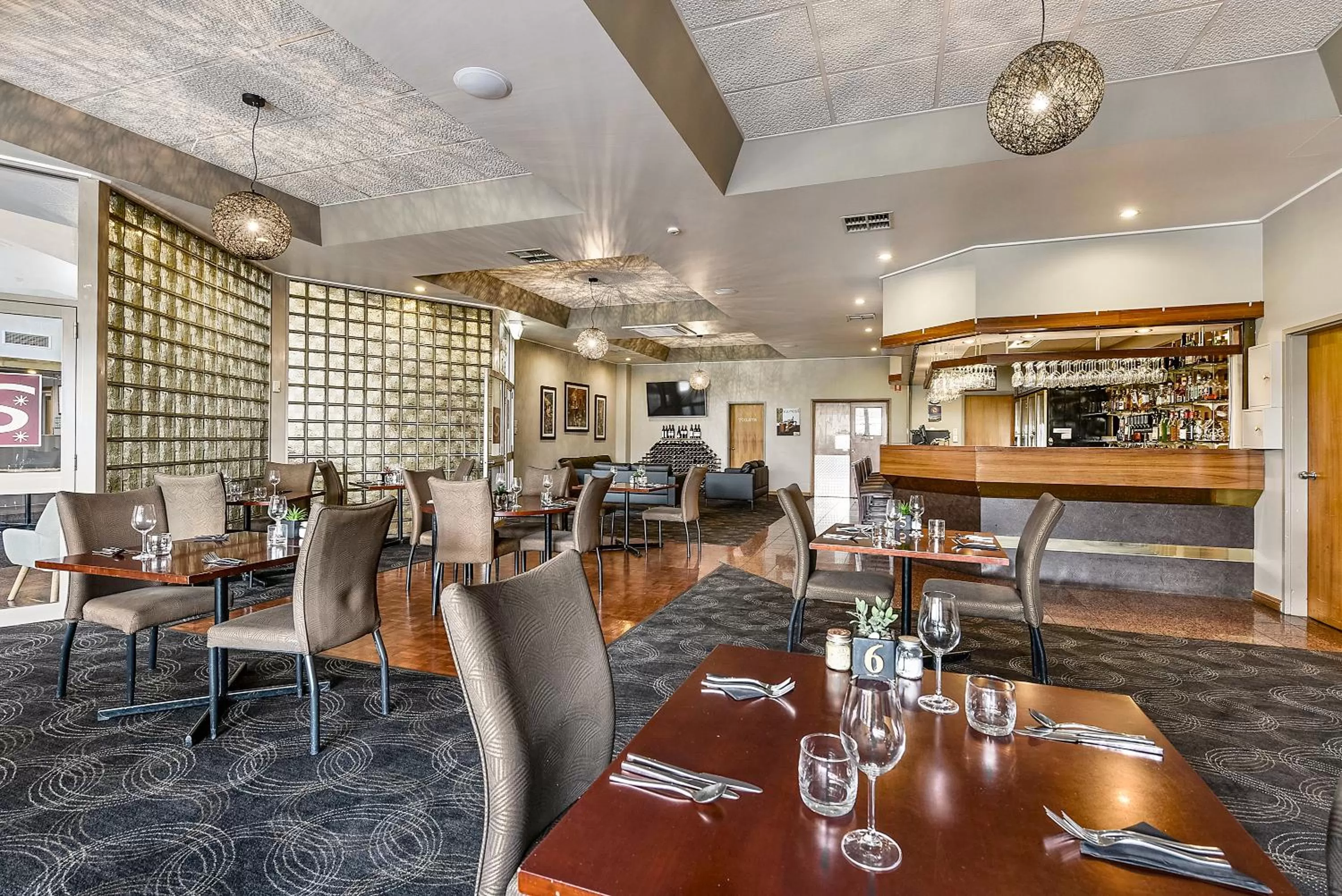 Restaurant/places to eat in Southgate Motel