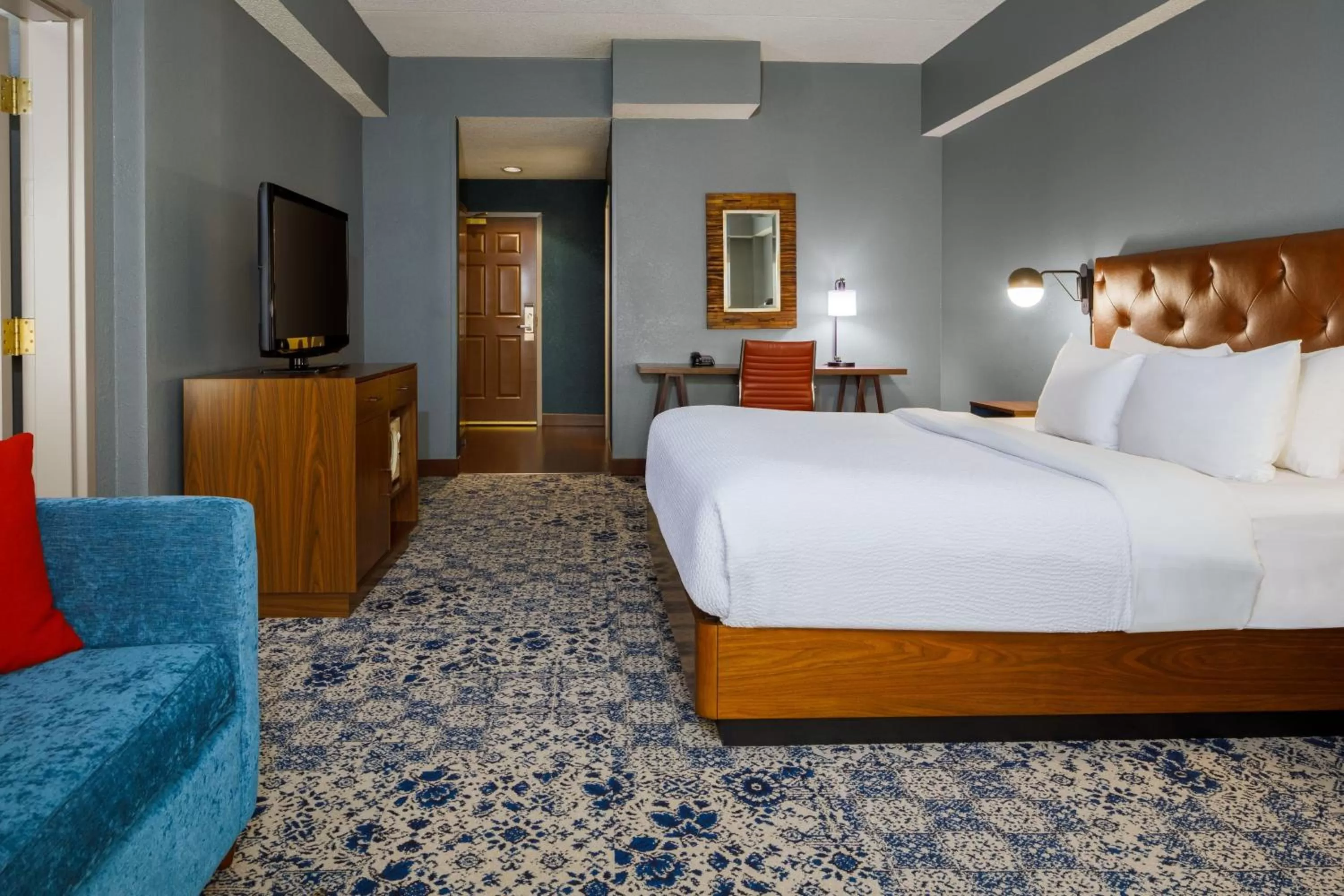 Photo of the whole room, Bed in Four Points by Sheraton Louisville Airport