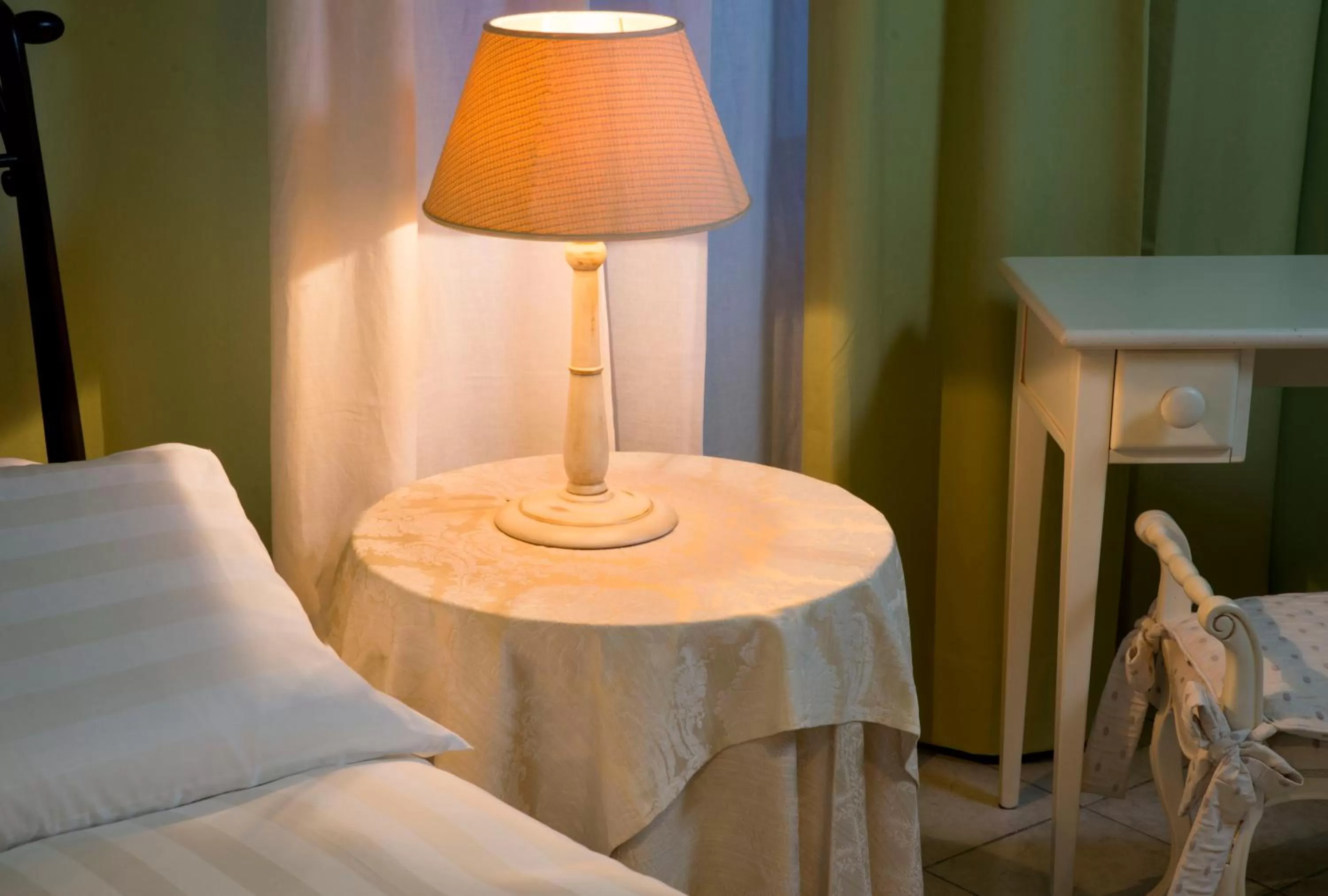 Decorative detail, Bed in B&B Maison Biagetti