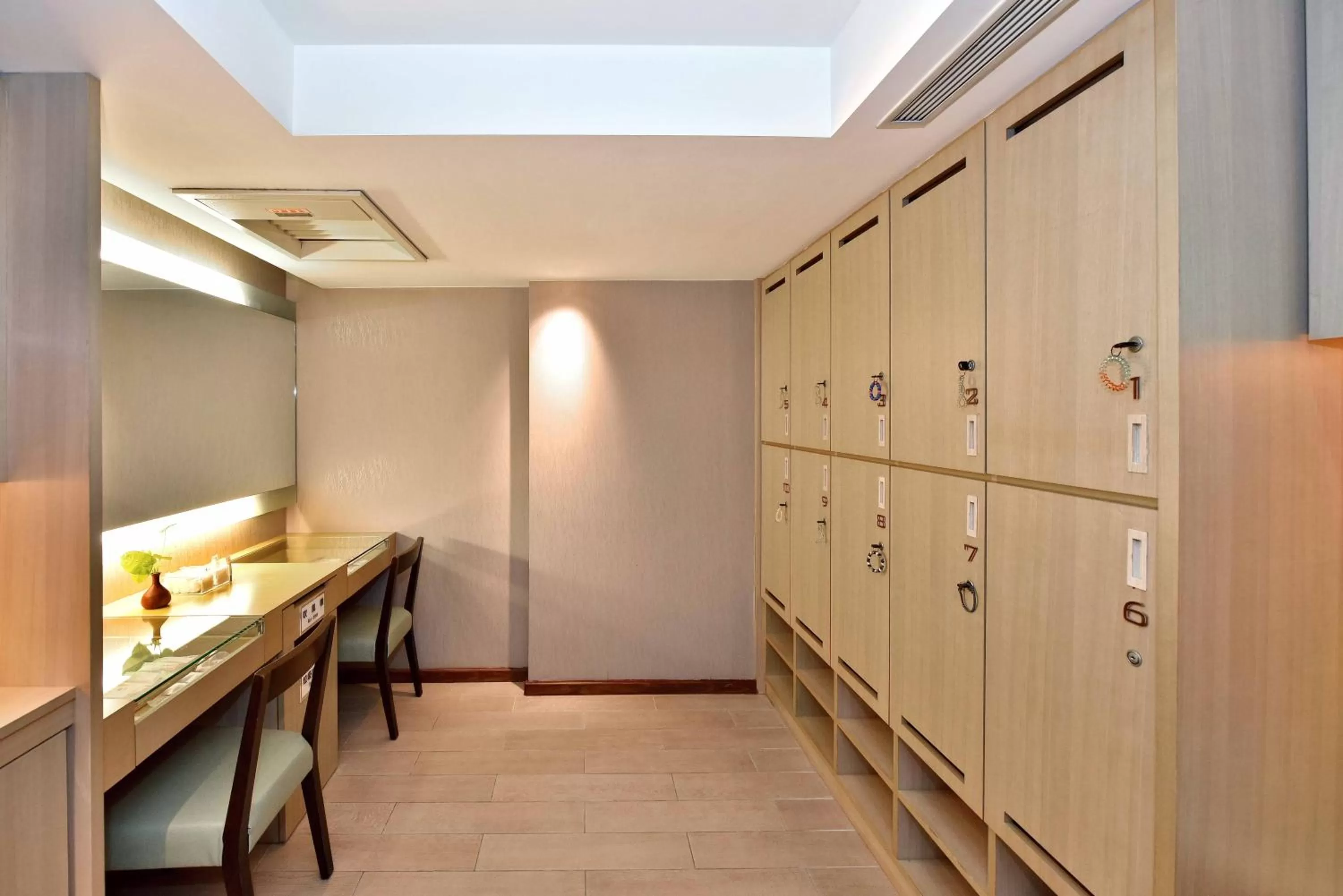 microwave in Fullon Hotel Kaohsiung