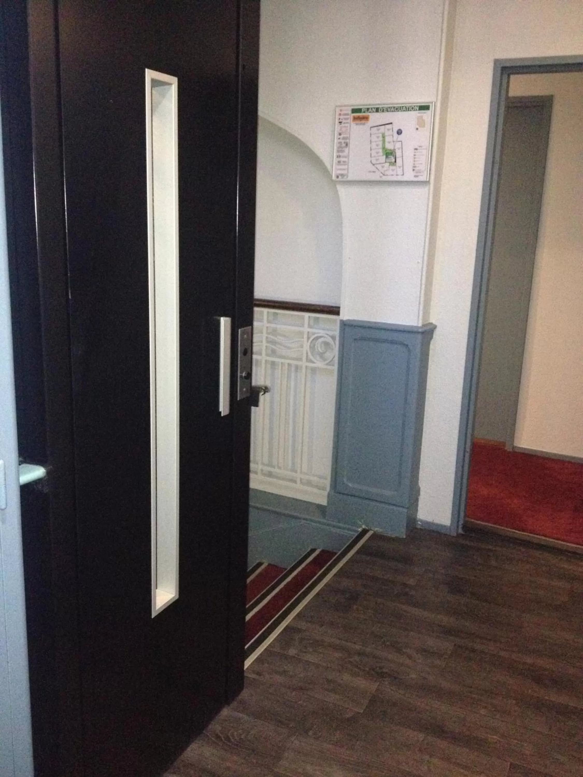 Decorative detail in BRIT HOTEL CONFORT NEVERS Centre Gare