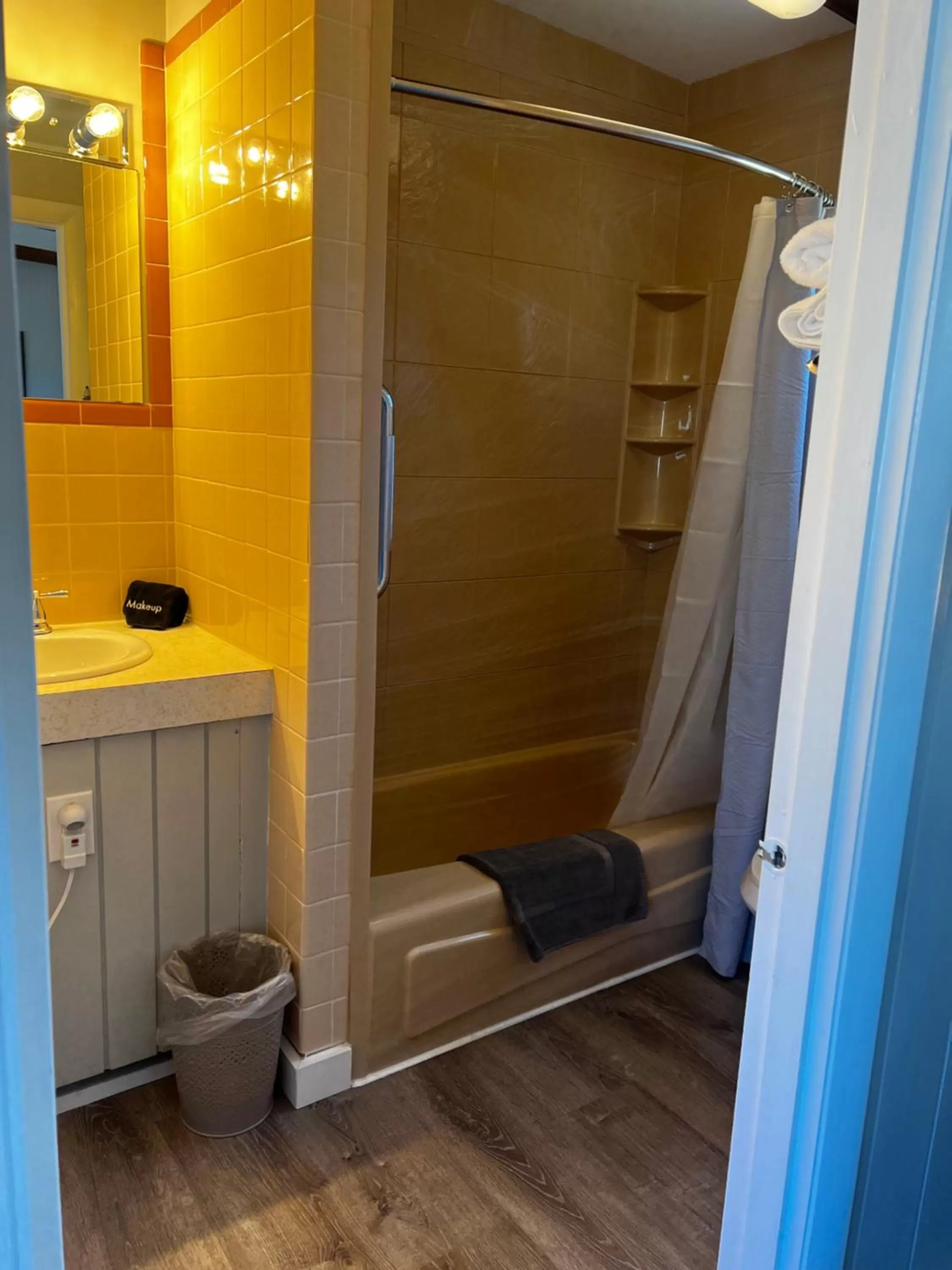 Shower in Claddagh Motel & Suites