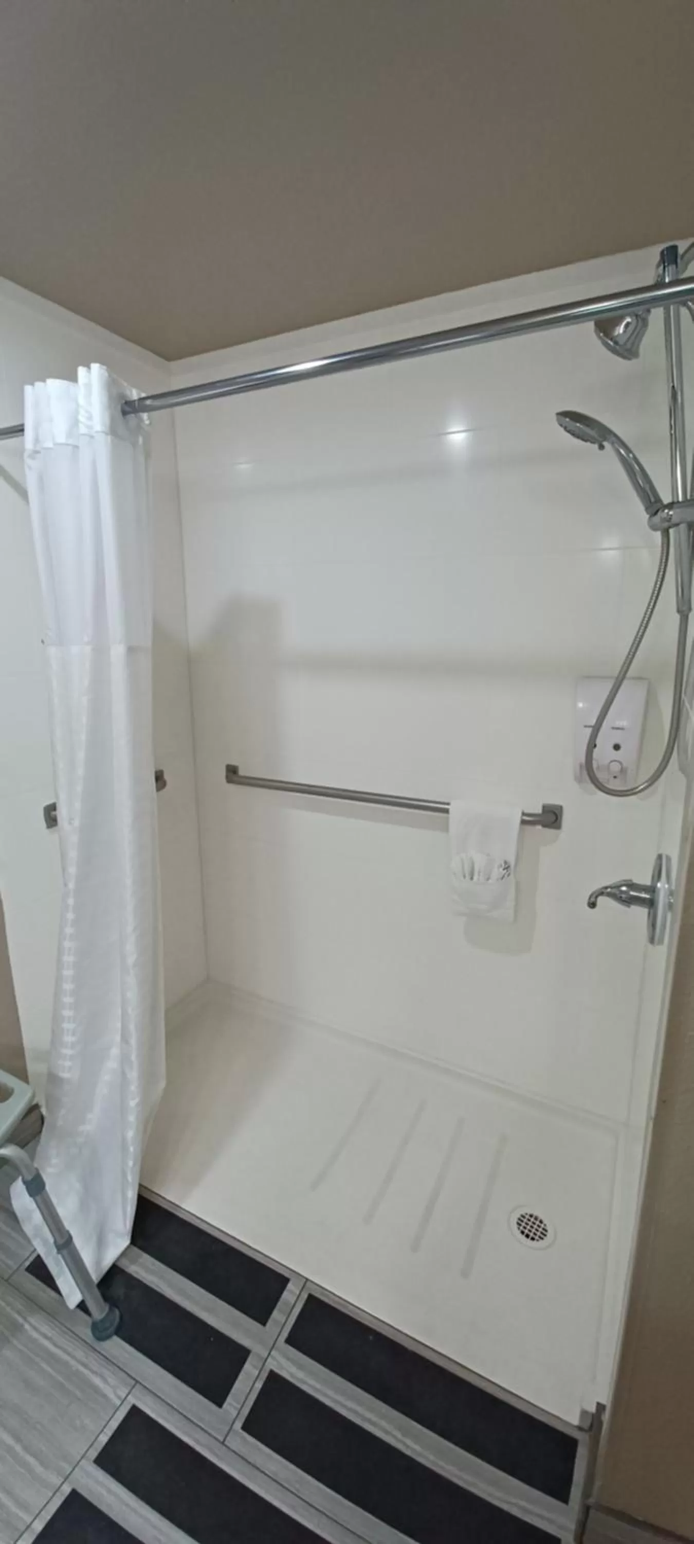 Shower in Days Inn by Wyndham Ritzville