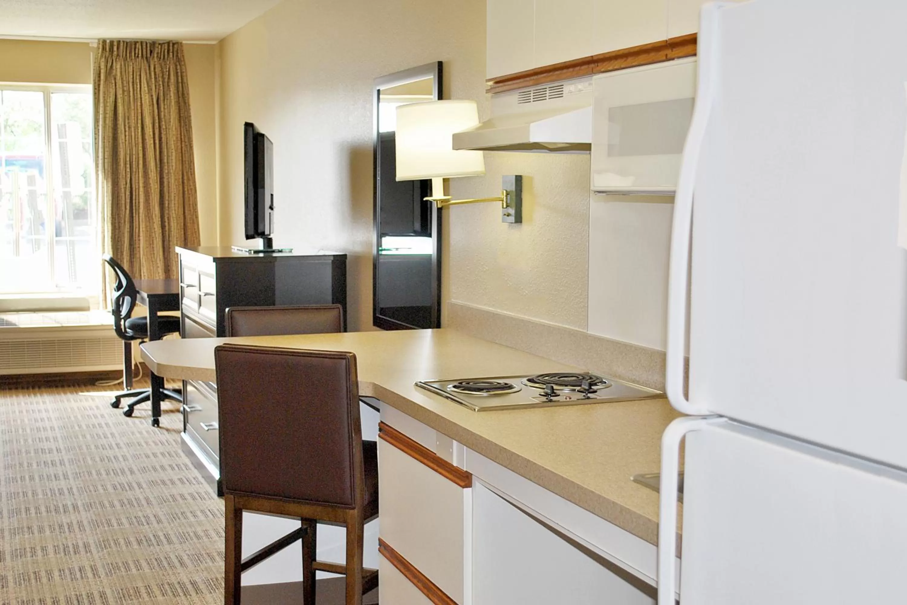 Kitchen or kitchenette in Extended Stay America Suites - Chicago - Schaumburg - Convention Center